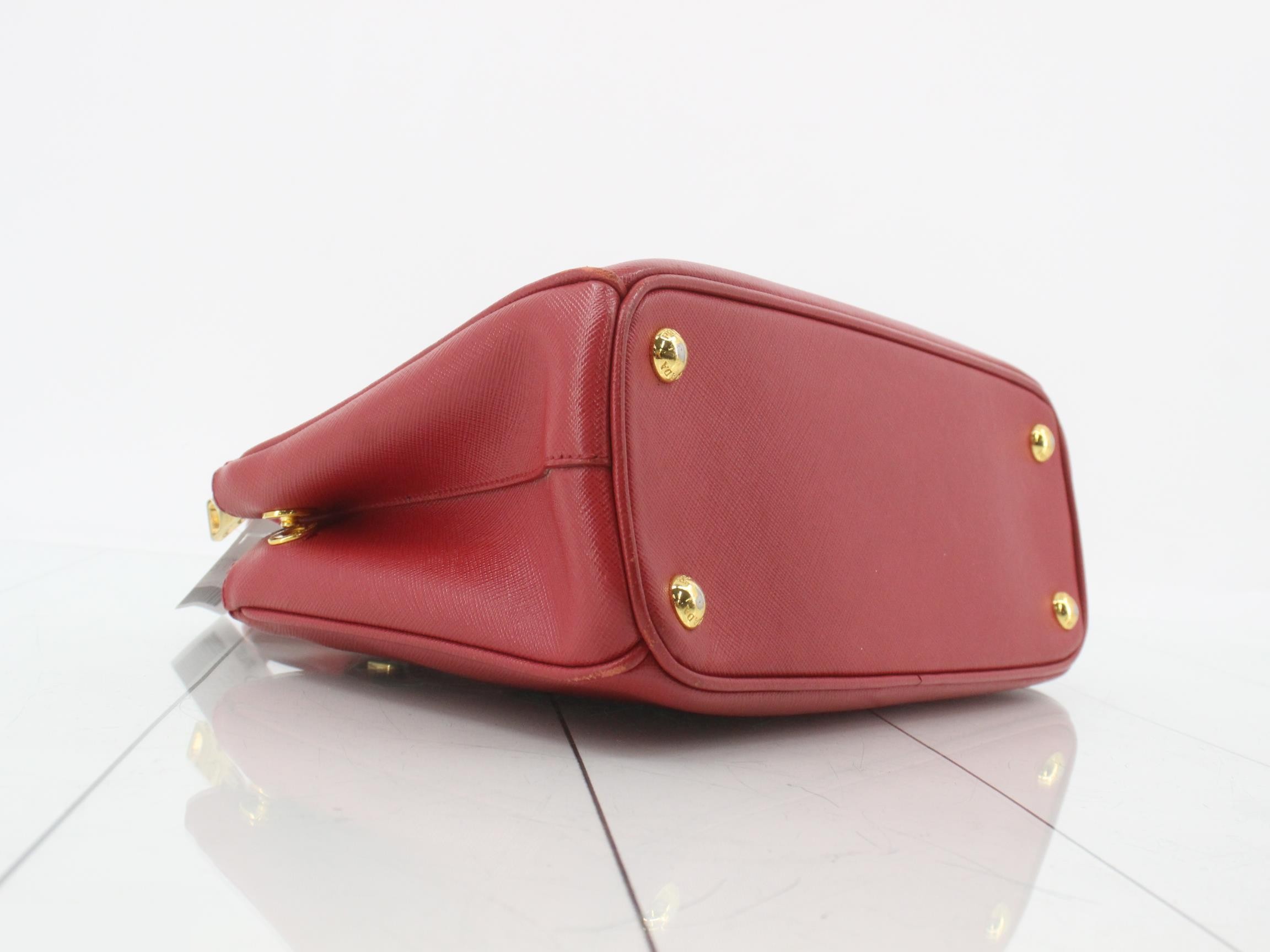 Galleria Saffiano Triangle Plate 2-Way Shoulder/Handbag — view 5