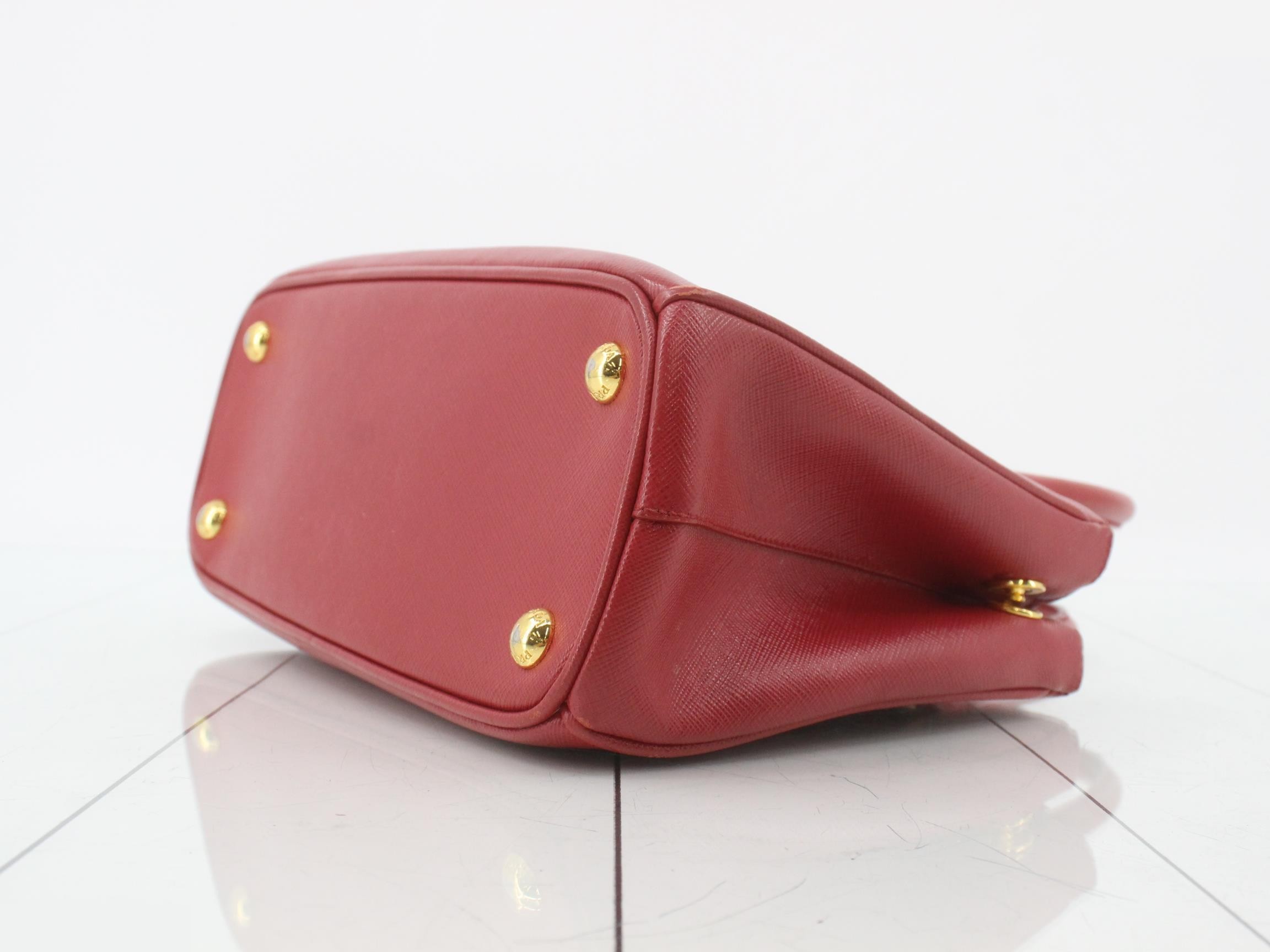 Galleria Saffiano Triangle Plate 2-Way Shoulder/Handbag — view 6