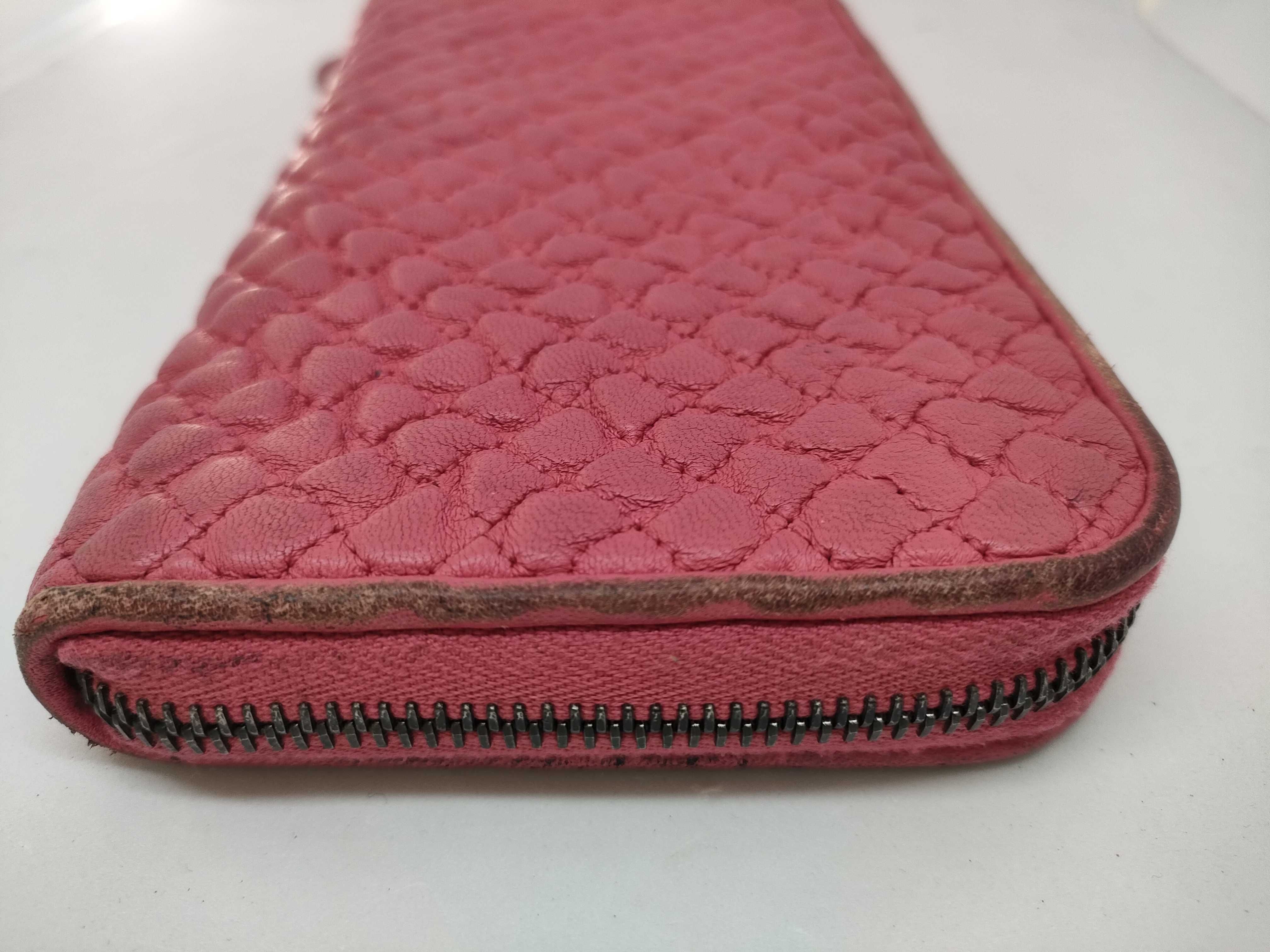 Quilted Pink Round Zip Wallet — view 5
