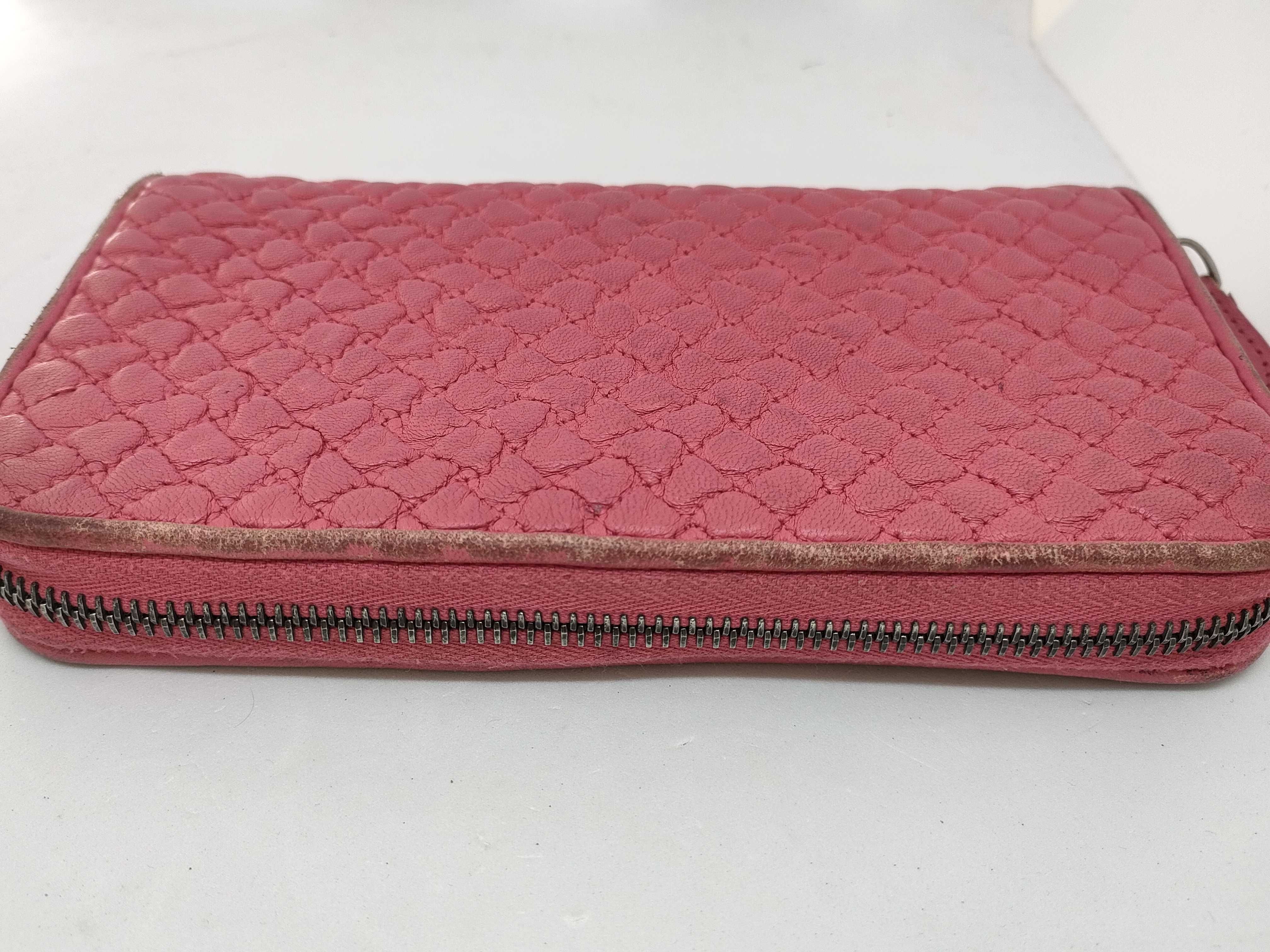 Quilted Pink Round Zip Wallet — view 6