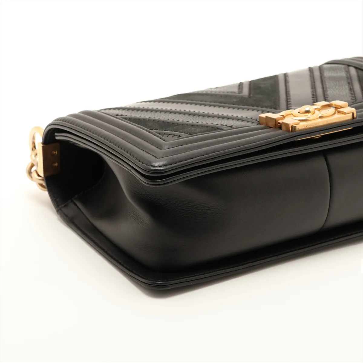Boy Chanel 25 Leather Chain Shoulder Bag, V-stitch Chevron, Black with Gold Hardware, 22470125, Serial Number 22, A67086 — view 4