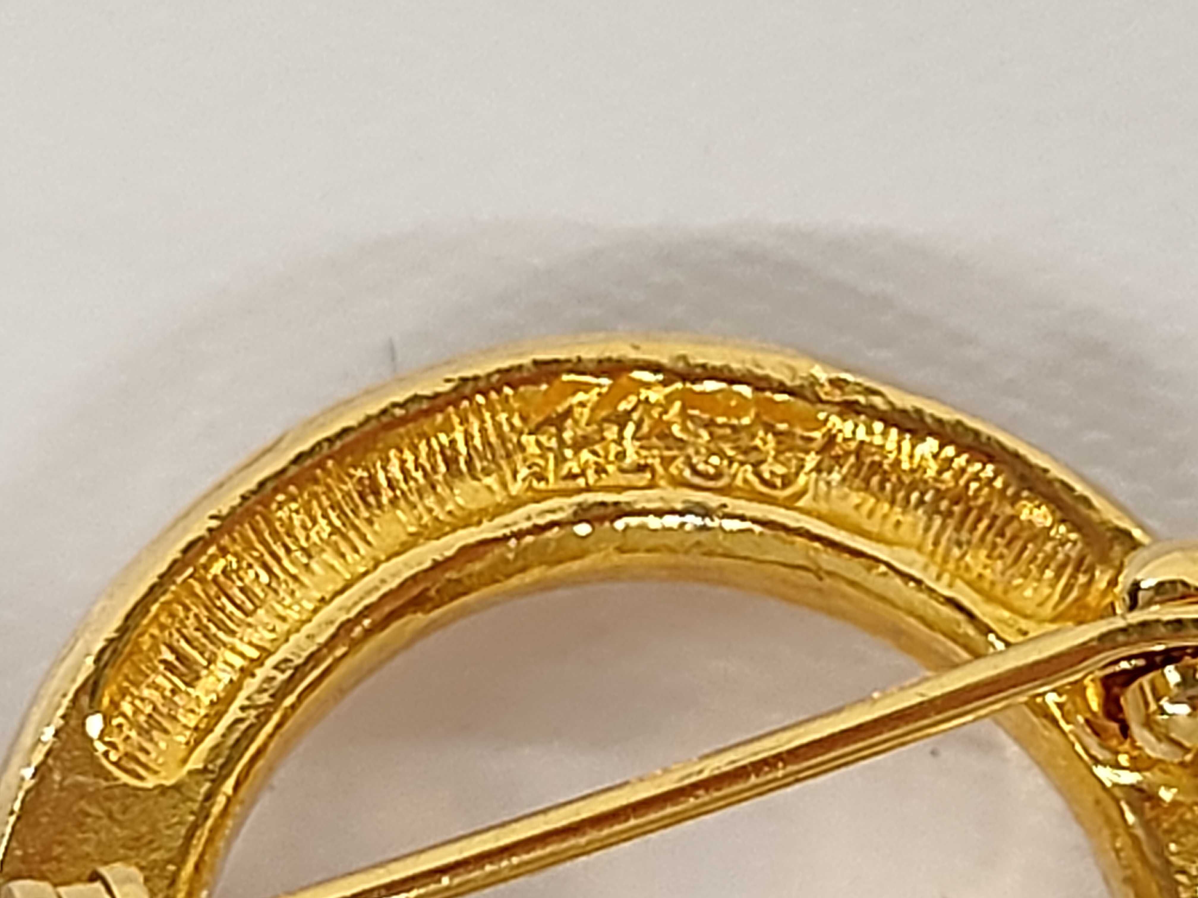 31 Cambon Pendant Top Brooch — view 6