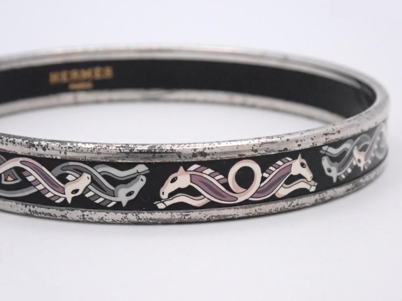 Stainless steel bangle, wrist circumference approximately 20 cm — view 3