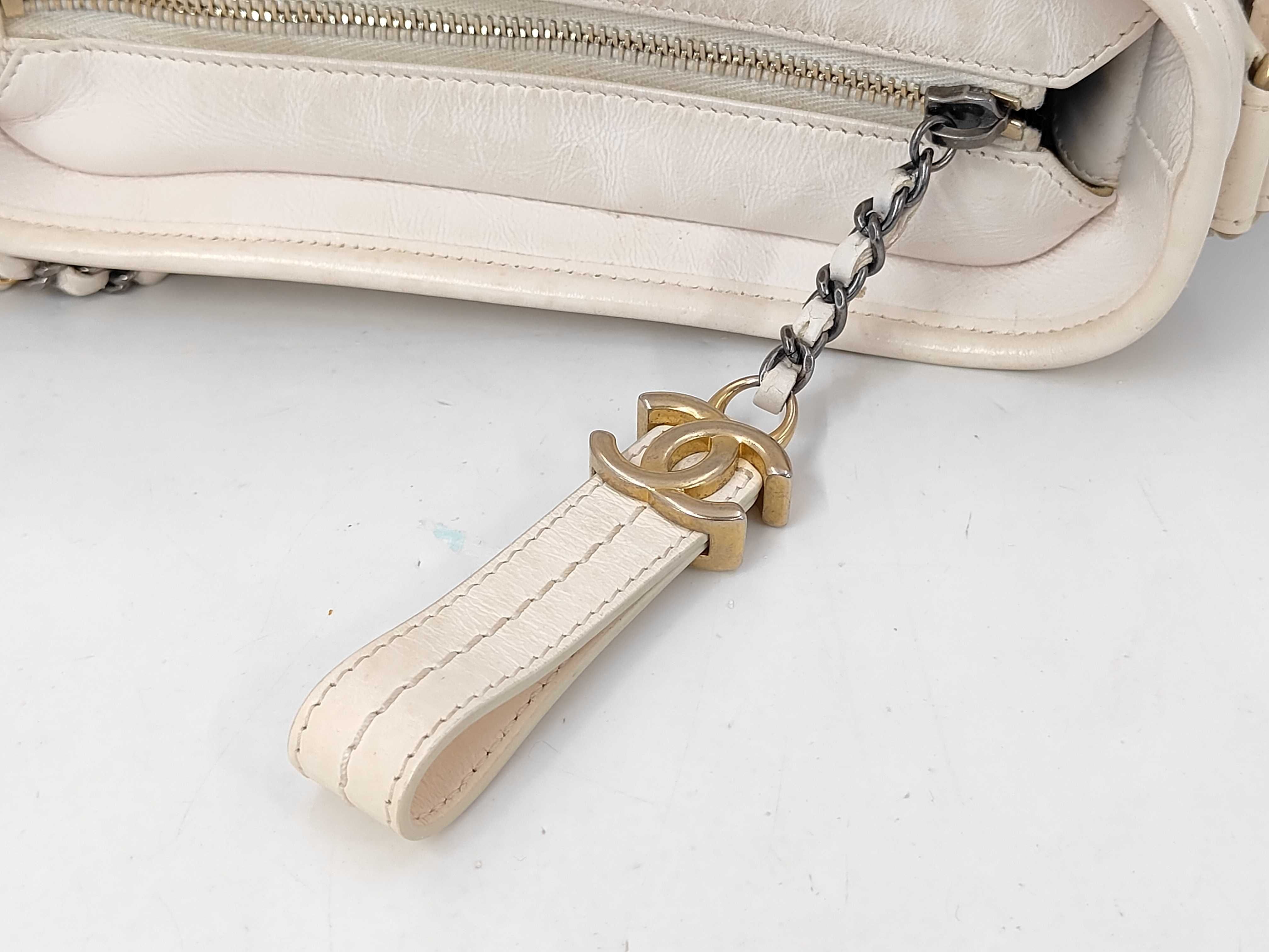 Gabrielle de Small, serial number 29, calfskin, white, gold and silver hardware, shoulder bag — view 11