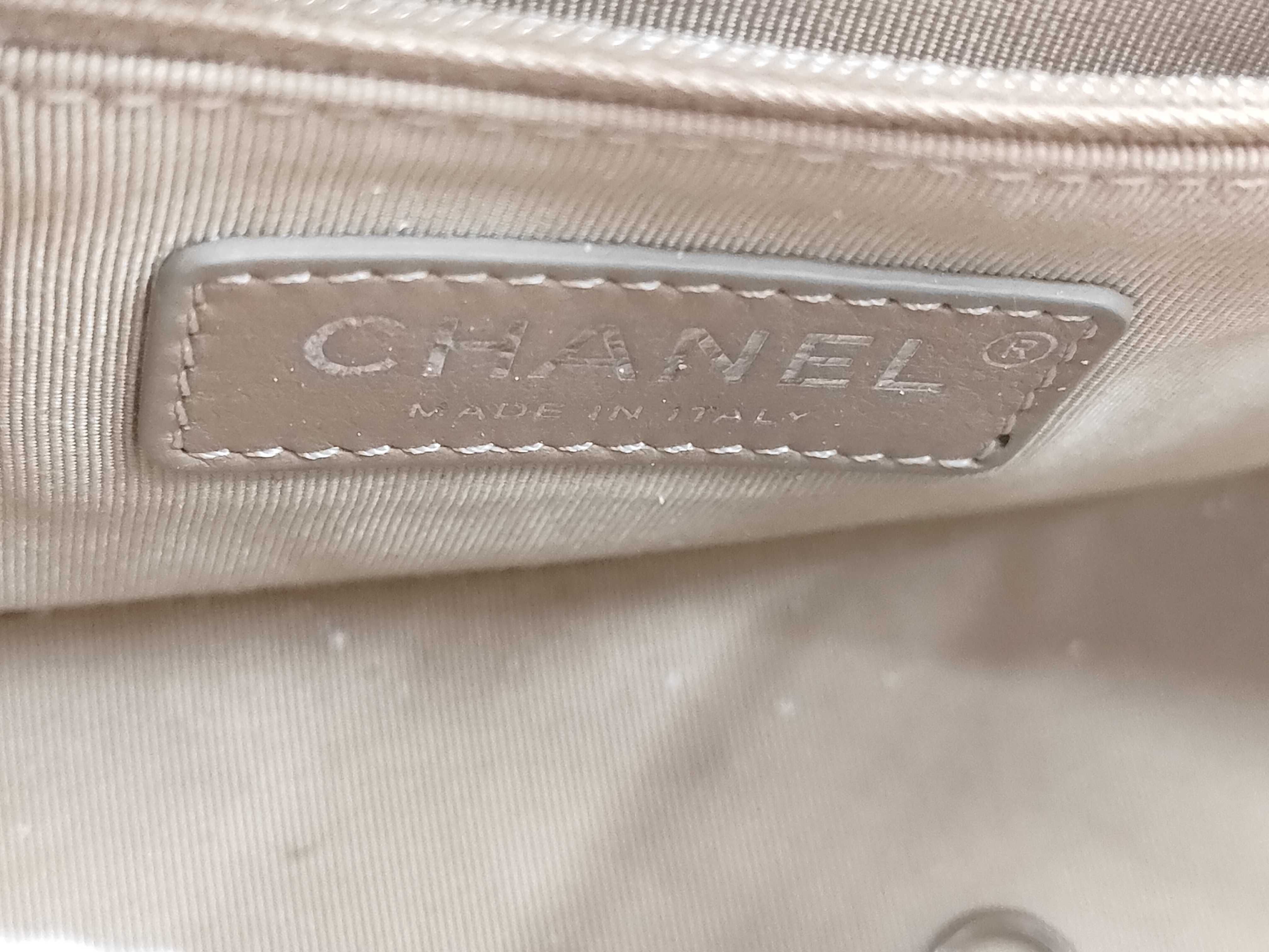Gabrielle de Small, serial number 29, calfskin, white, gold and silver hardware, shoulder bag — view 9