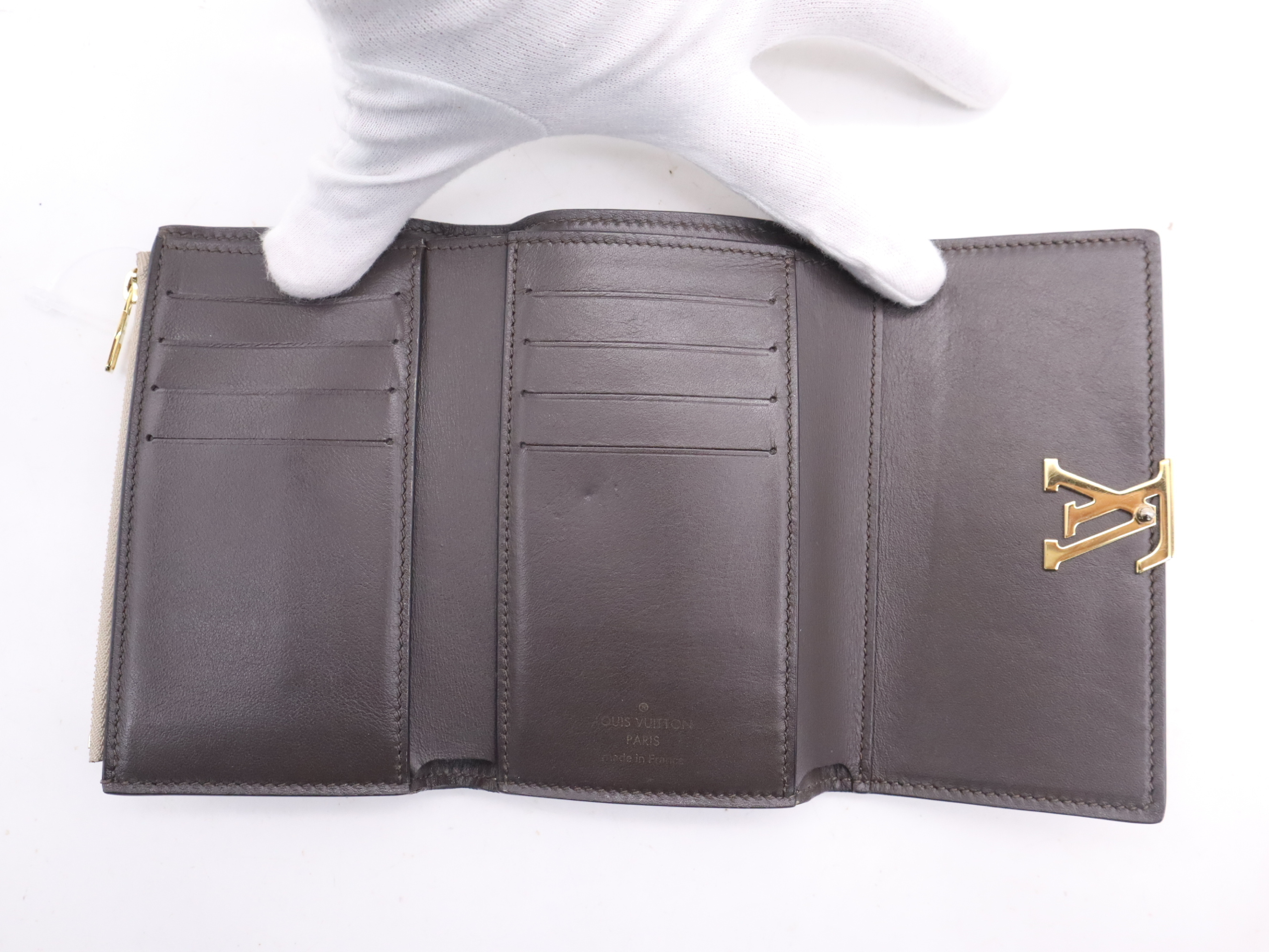 M62159 Taurillon Leather Portefeuille Capucines Compact Beige Wallet — view 9