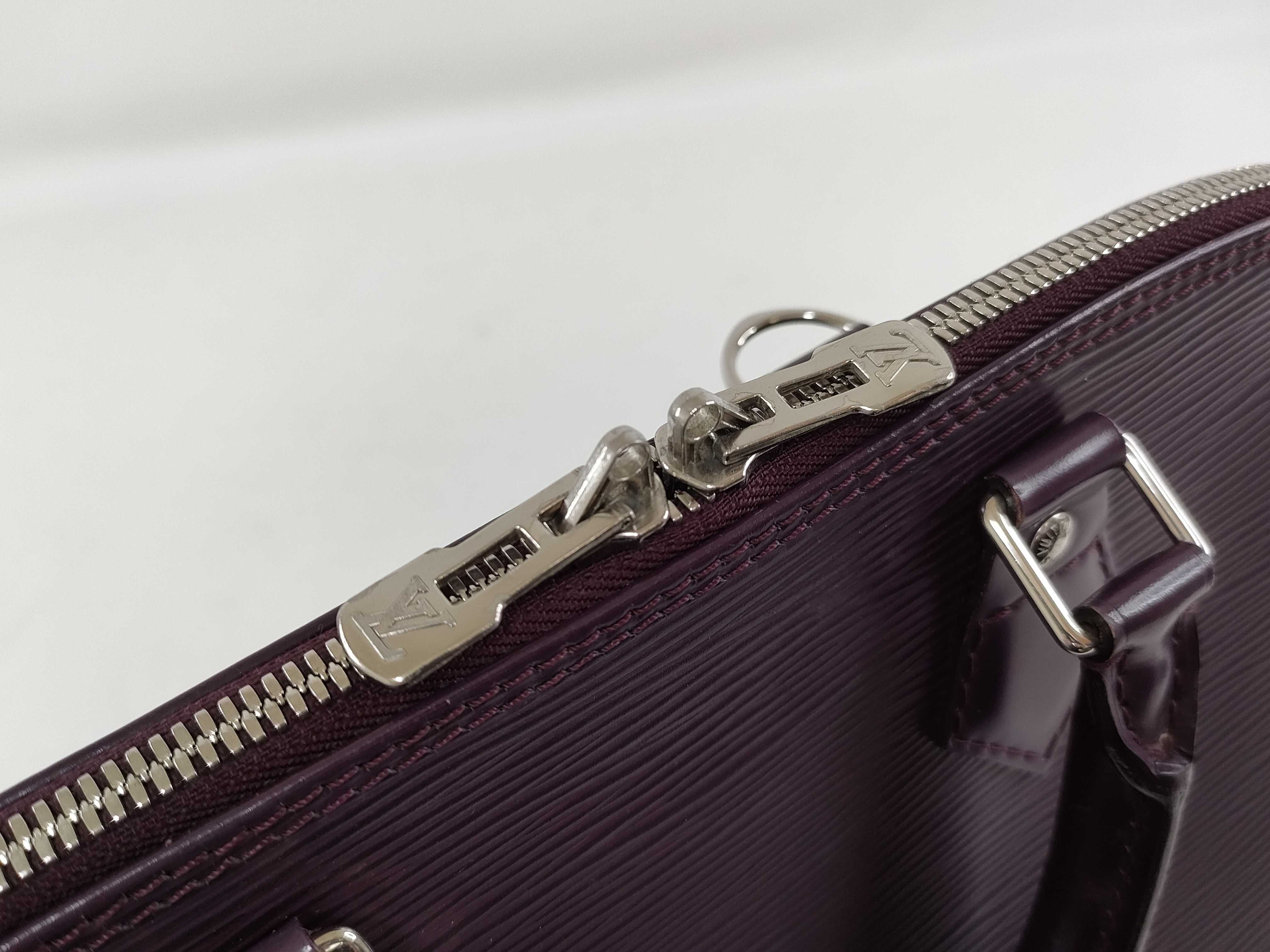 Epi M52147 Alma Handbag — view 9