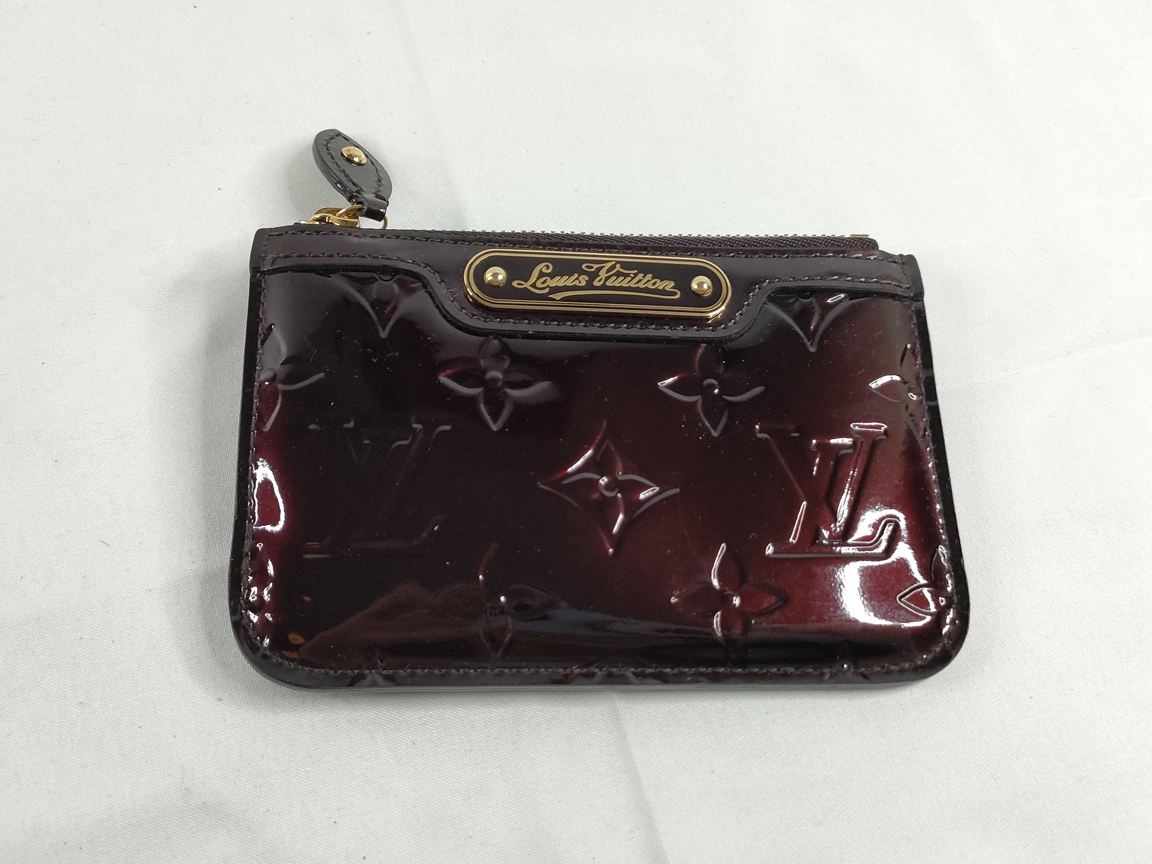 Vernis Coin Case
