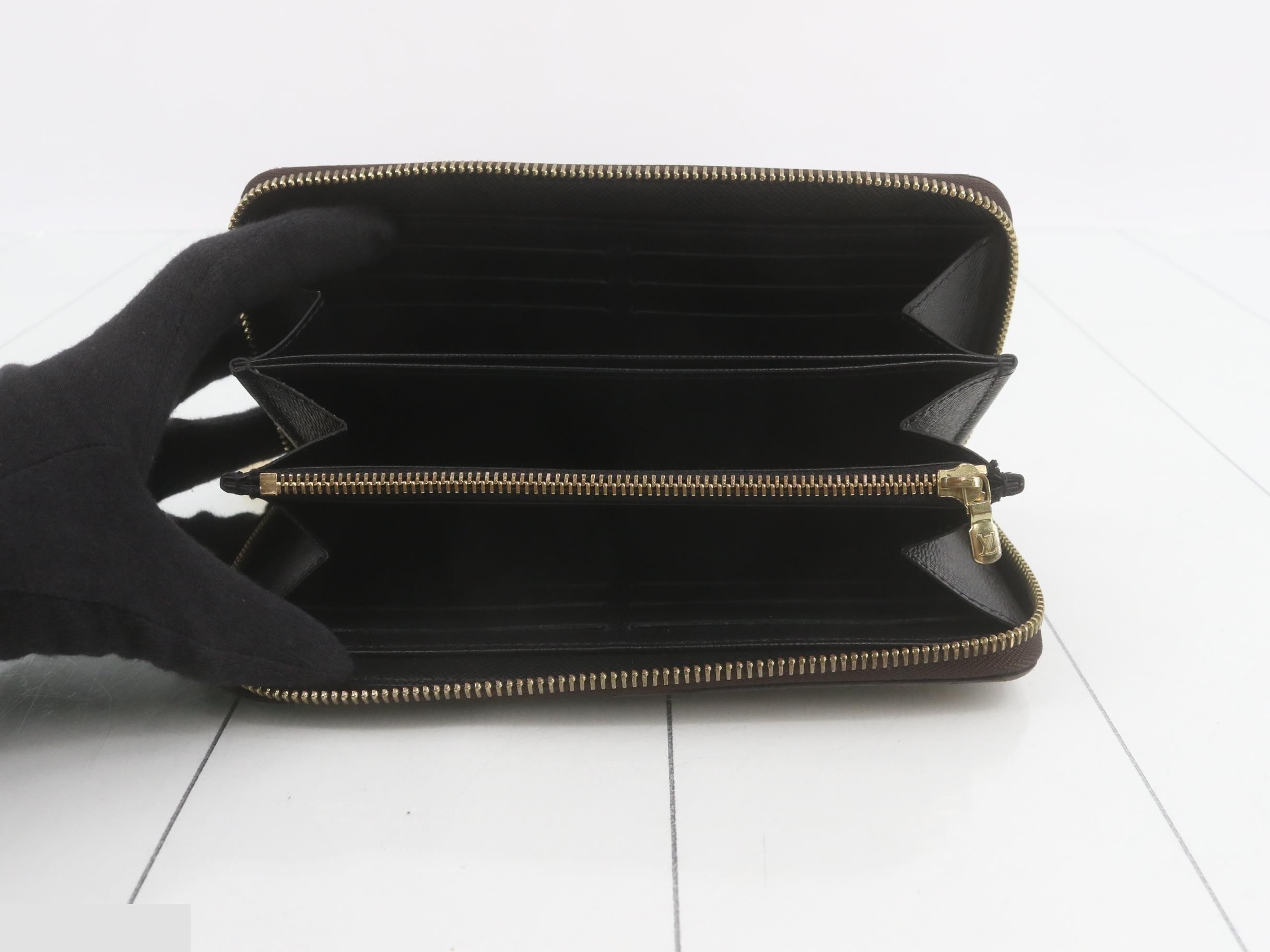 M69353 Louis Vuitton Monogram Giant Reverse Zippy Wallet — view 4