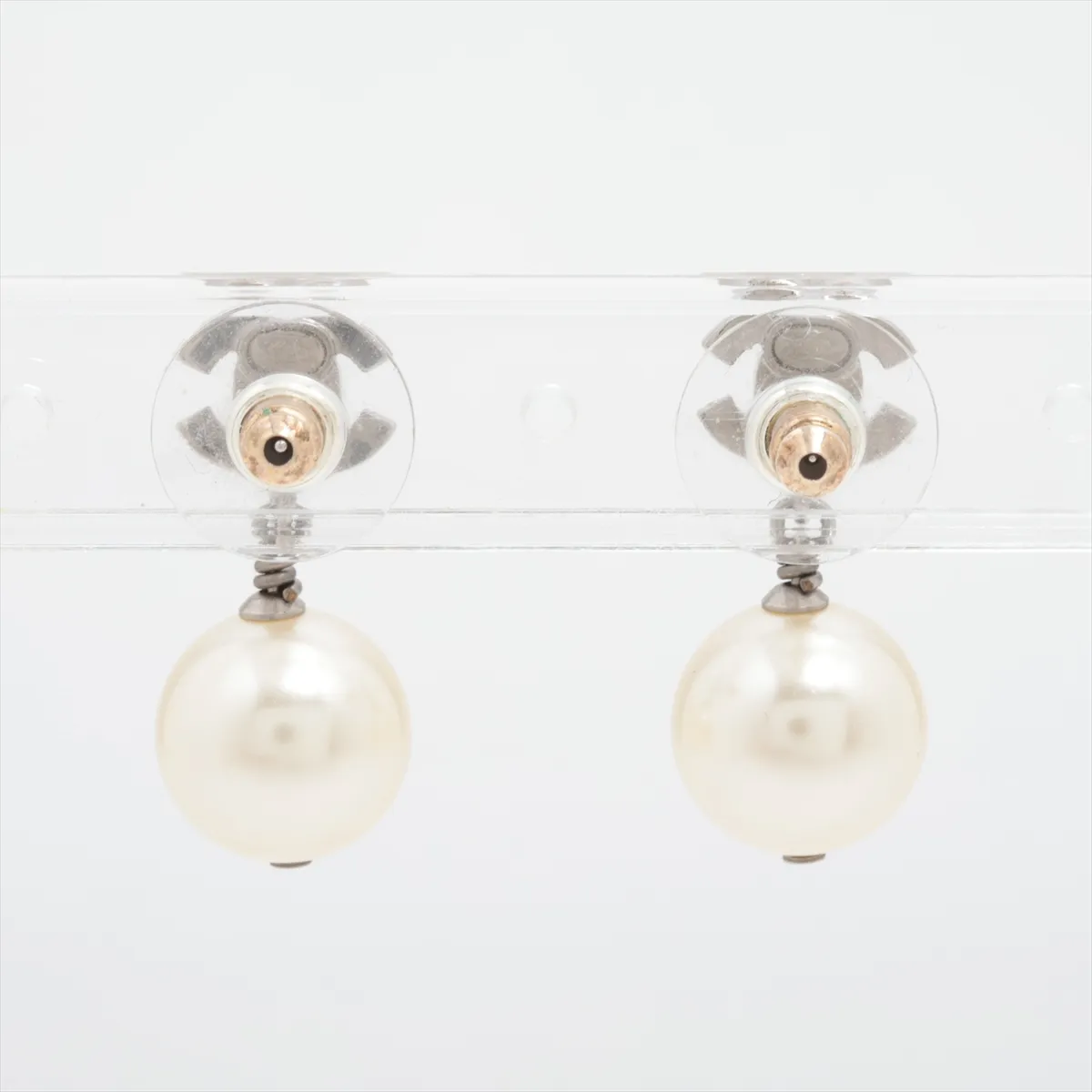Coco Mark A16V Earrings (Pair) GP x Rhinestone x Faux Pearl Silver. Shows — view 2