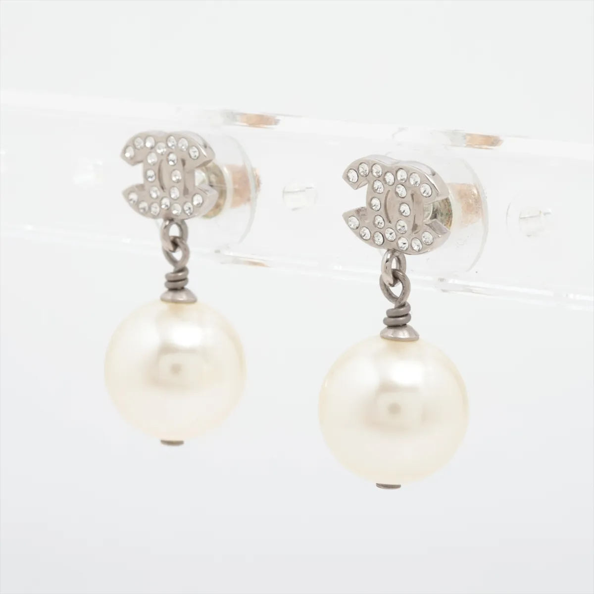 Coco Mark A16V Earrings (Pair) GP x Rhinestone x Faux Pearl Silver. Shows — view 3