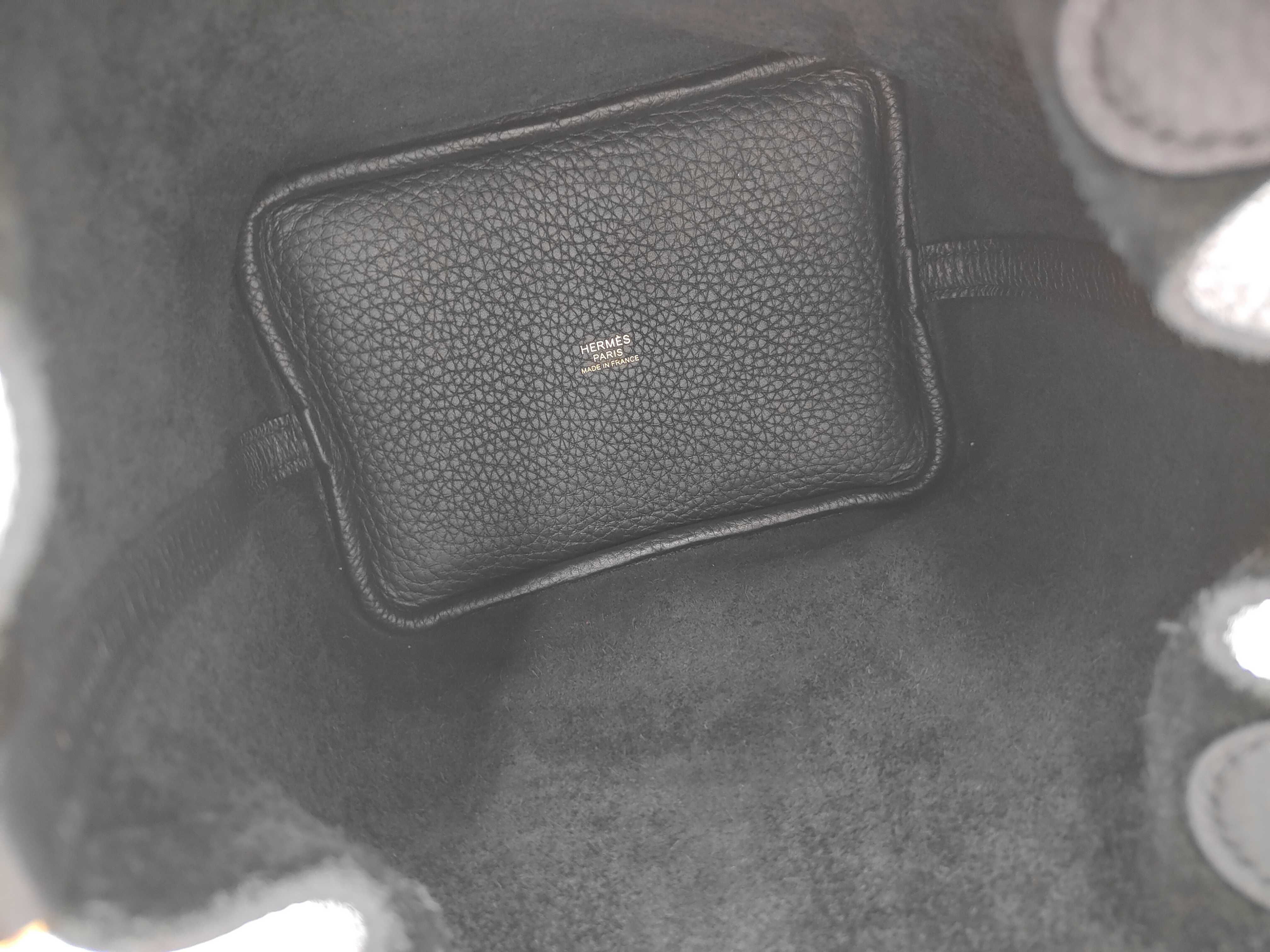 Picotin 18 Handbag, U-stamp, Taurillon Clemence leather, gold hardware, padlock, 2 keys. — view 8