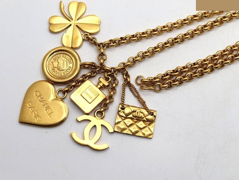 necklace, 90cm in length, Matelassé, heart and clover design, Coco Chanel perfume. — view 2