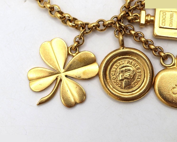 necklace, 90cm in length, Matelassé, heart and clover design, Coco Chanel perfume. — view 4