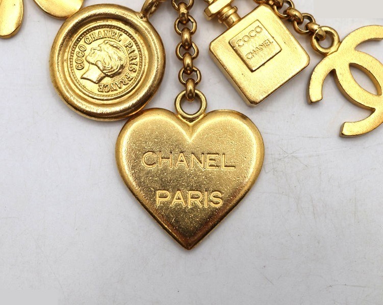 necklace, 90cm in length, Matelassé, heart and clover design, Coco Chanel perfume. — view 5
