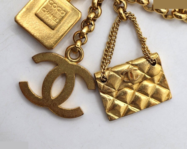 necklace, 90cm in length, Matelassé, heart and clover design, Coco Chanel perfume. — view 7