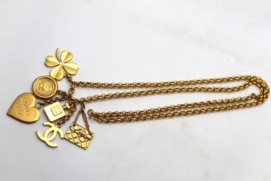 necklace, 90cm in length, Matelassé, heart and clover design, Coco Chanel perfume. — view 8