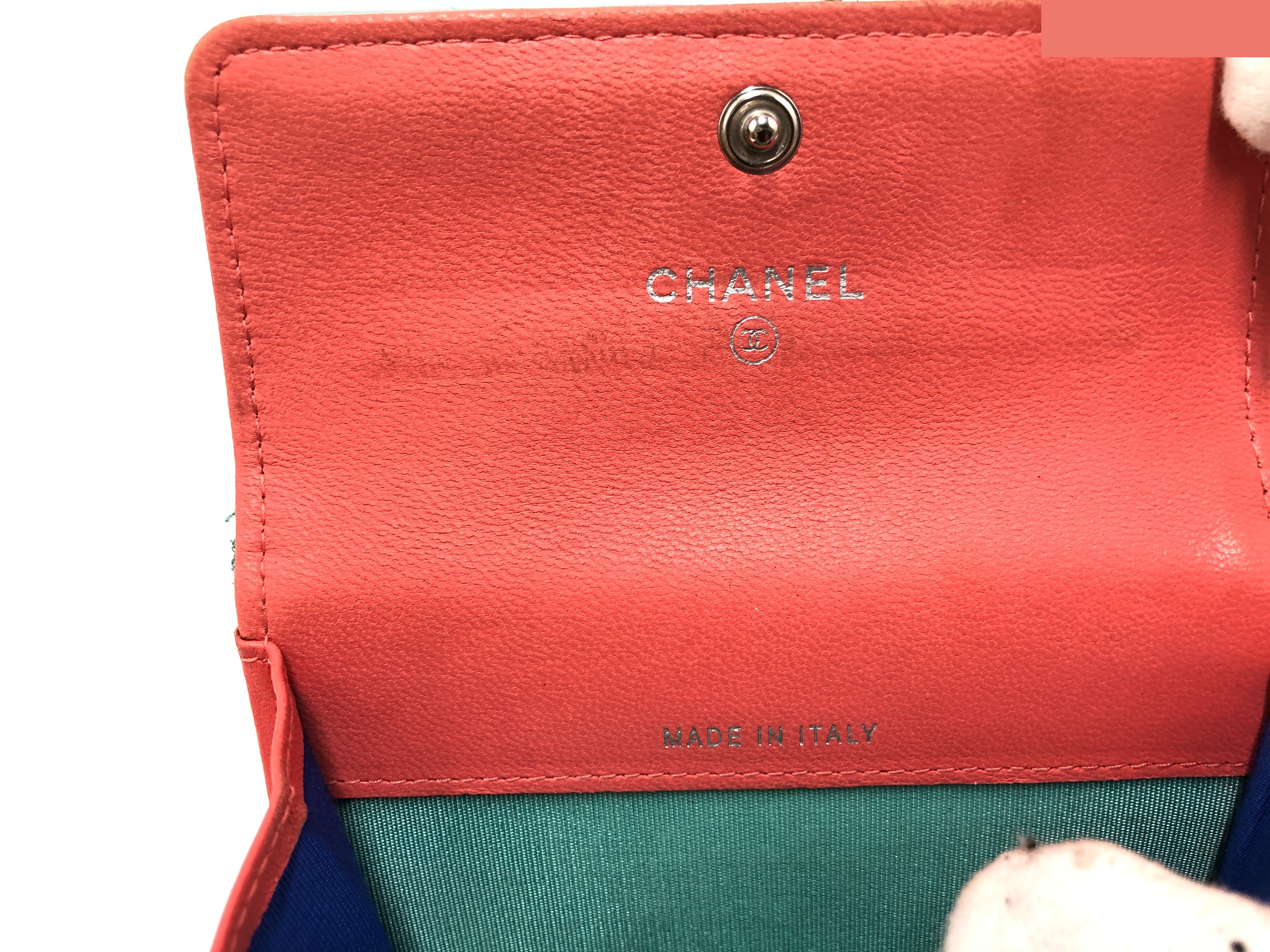 Matelassé Colorful Stitch Flap Wallet with Sticker 27324982 — view 3