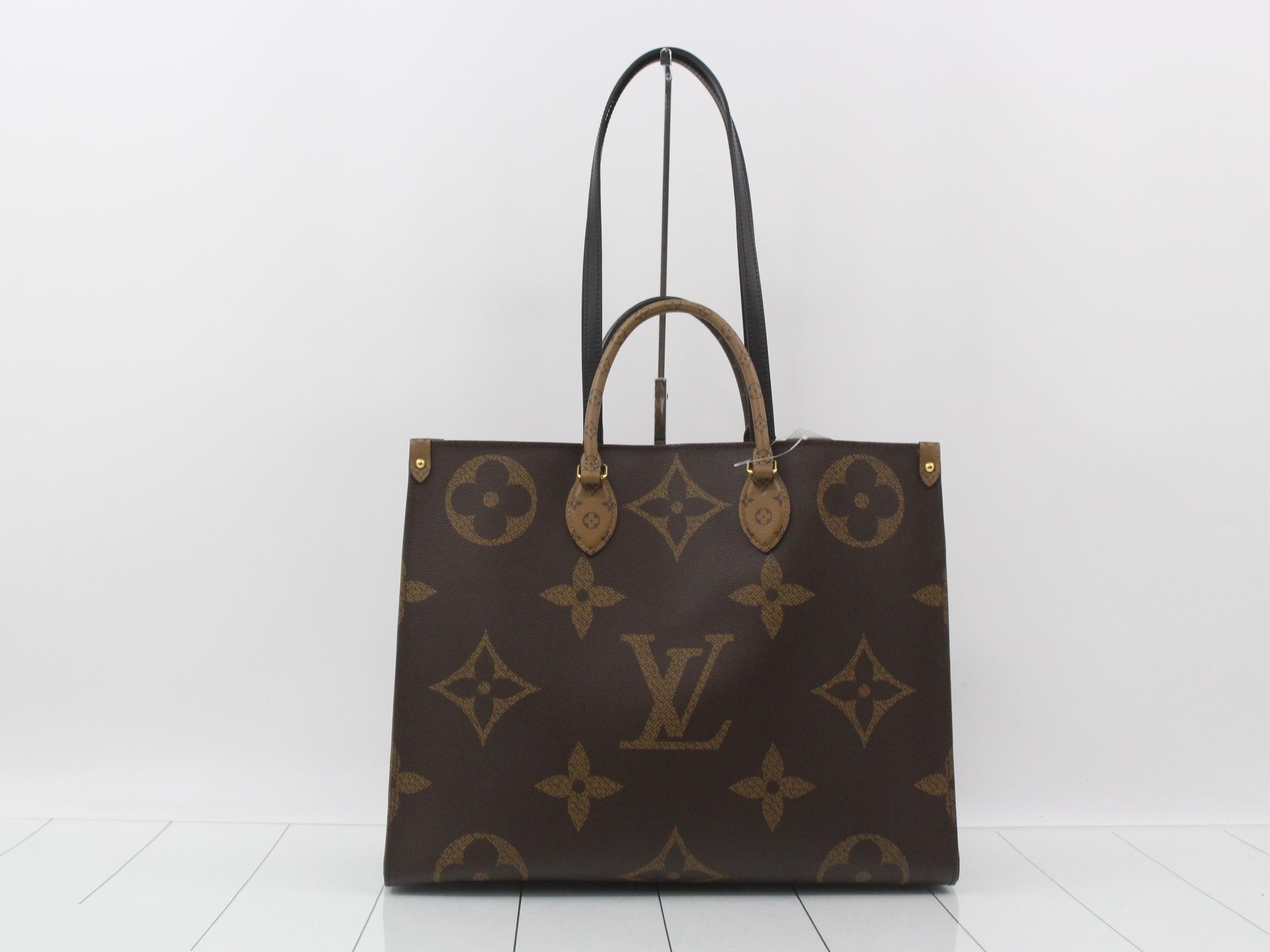 Monogram Giant Reverse OnTheGo GM 2-Way Tote Bag
