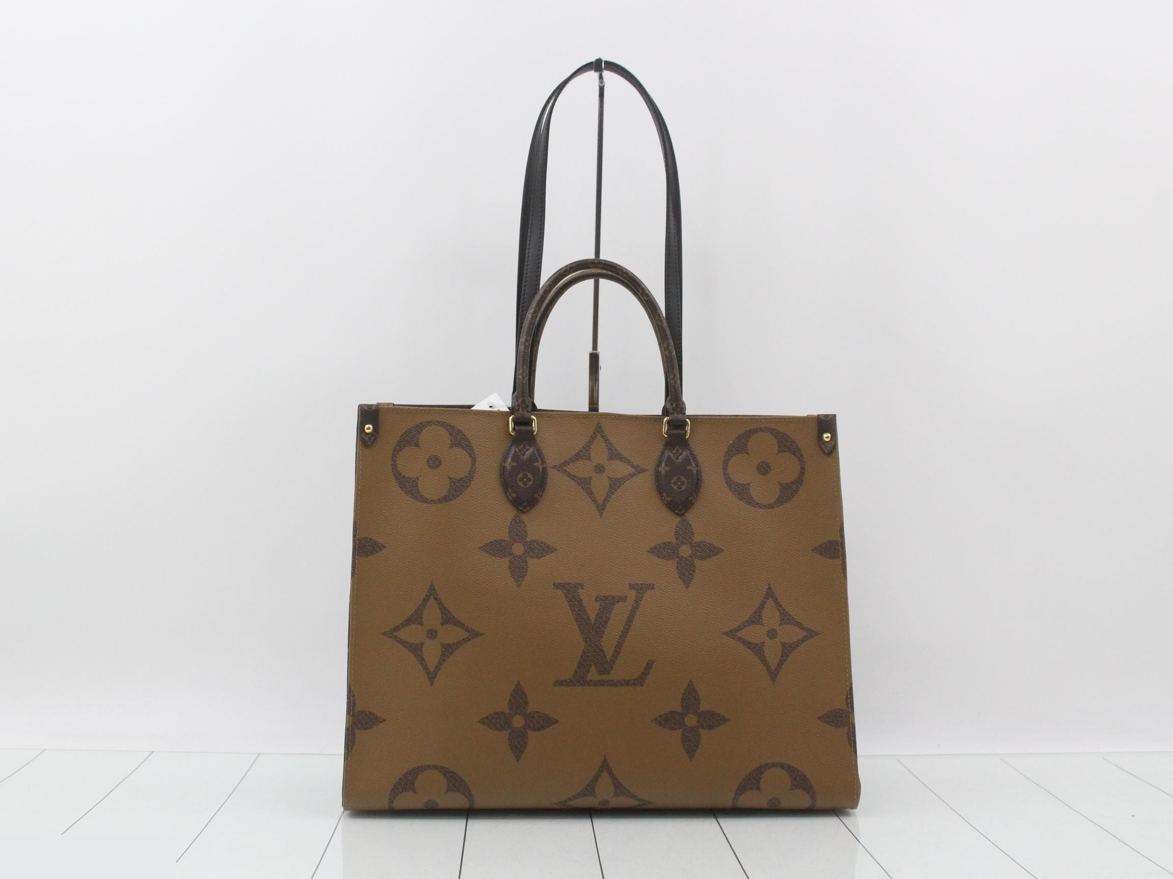 Monogram Giant Reverse OnTheGo GM 2-Way Tote Bag — view 2