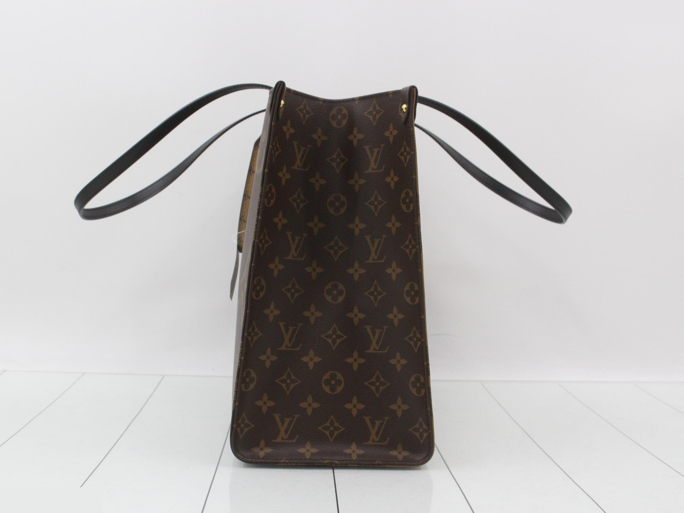Monogram Giant Reverse OnTheGo GM 2-Way Tote Bag — view 3