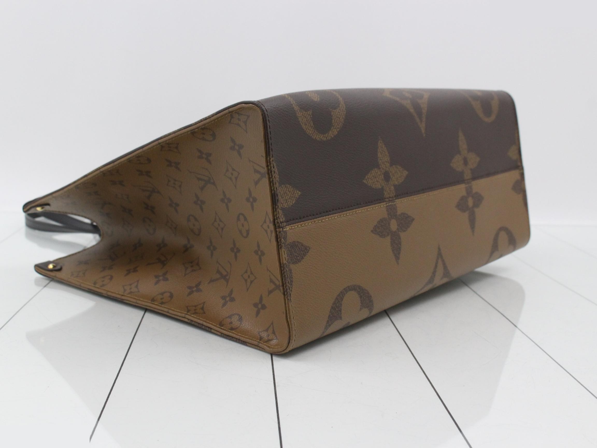 Monogram Giant Reverse OnTheGo GM 2-Way Tote Bag — view 5