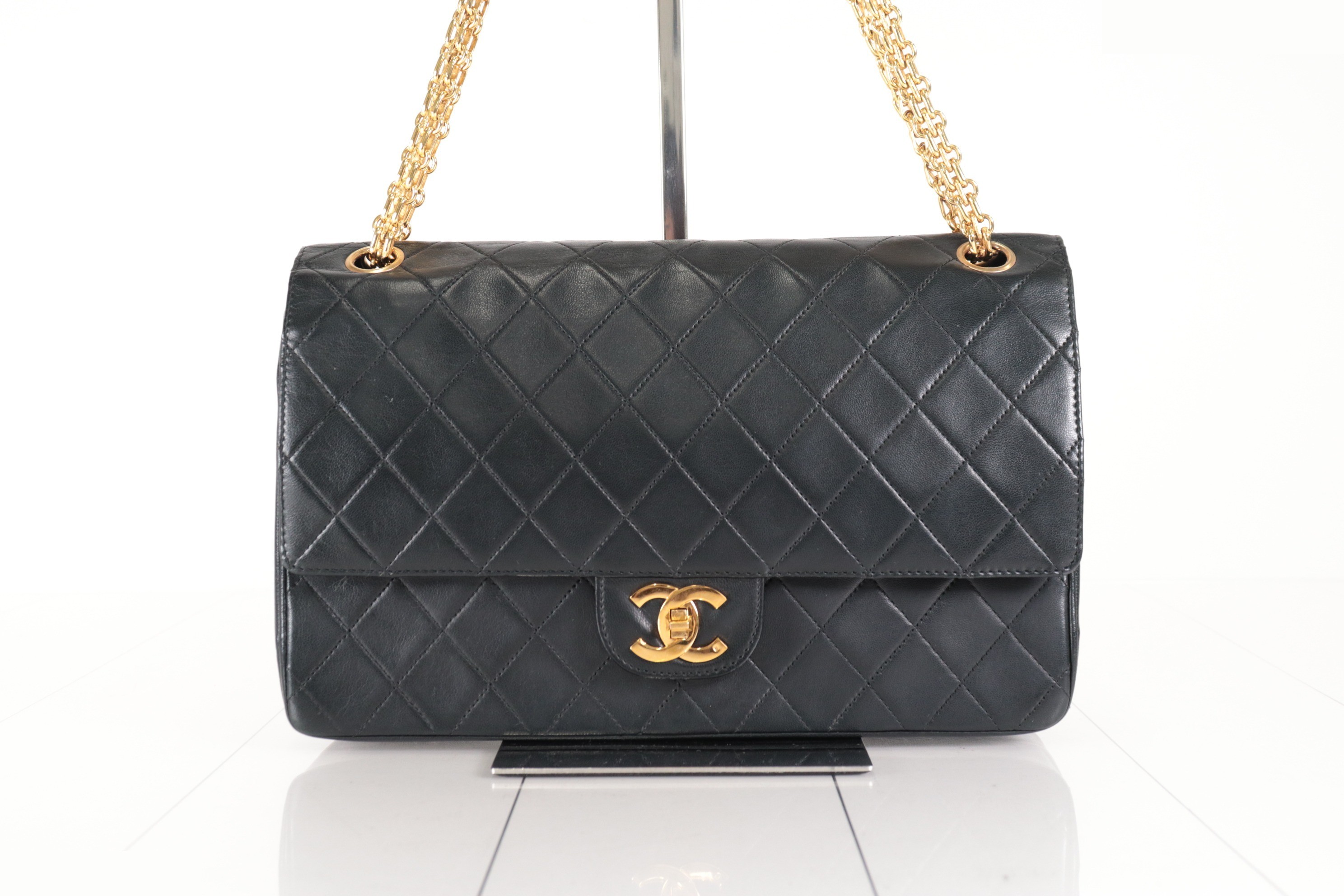 Double flap 27 Lambskin Chain Shoulder Bag, Series 0 — view 2