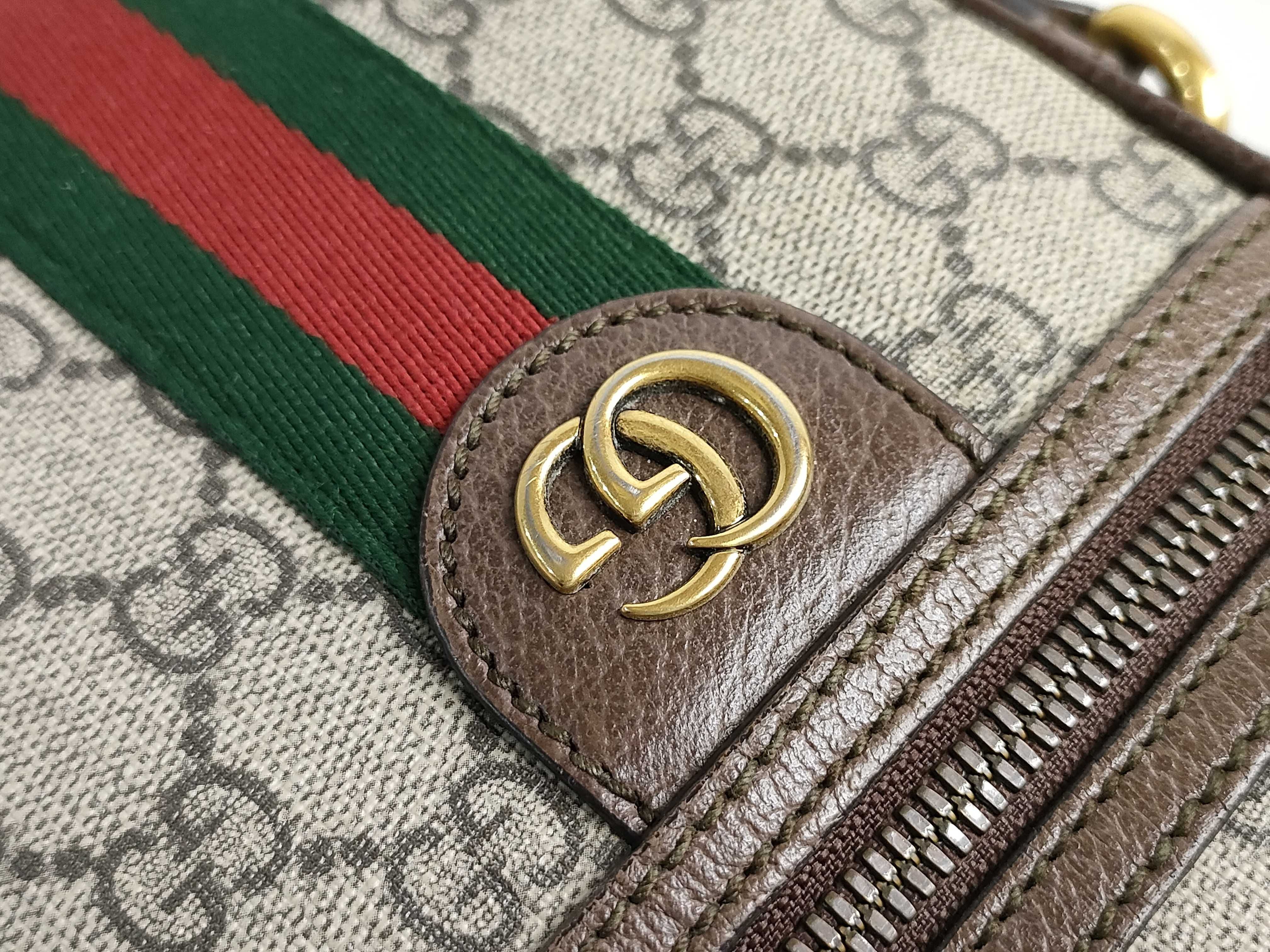 GG Supreme Shoulder Bag — view 13