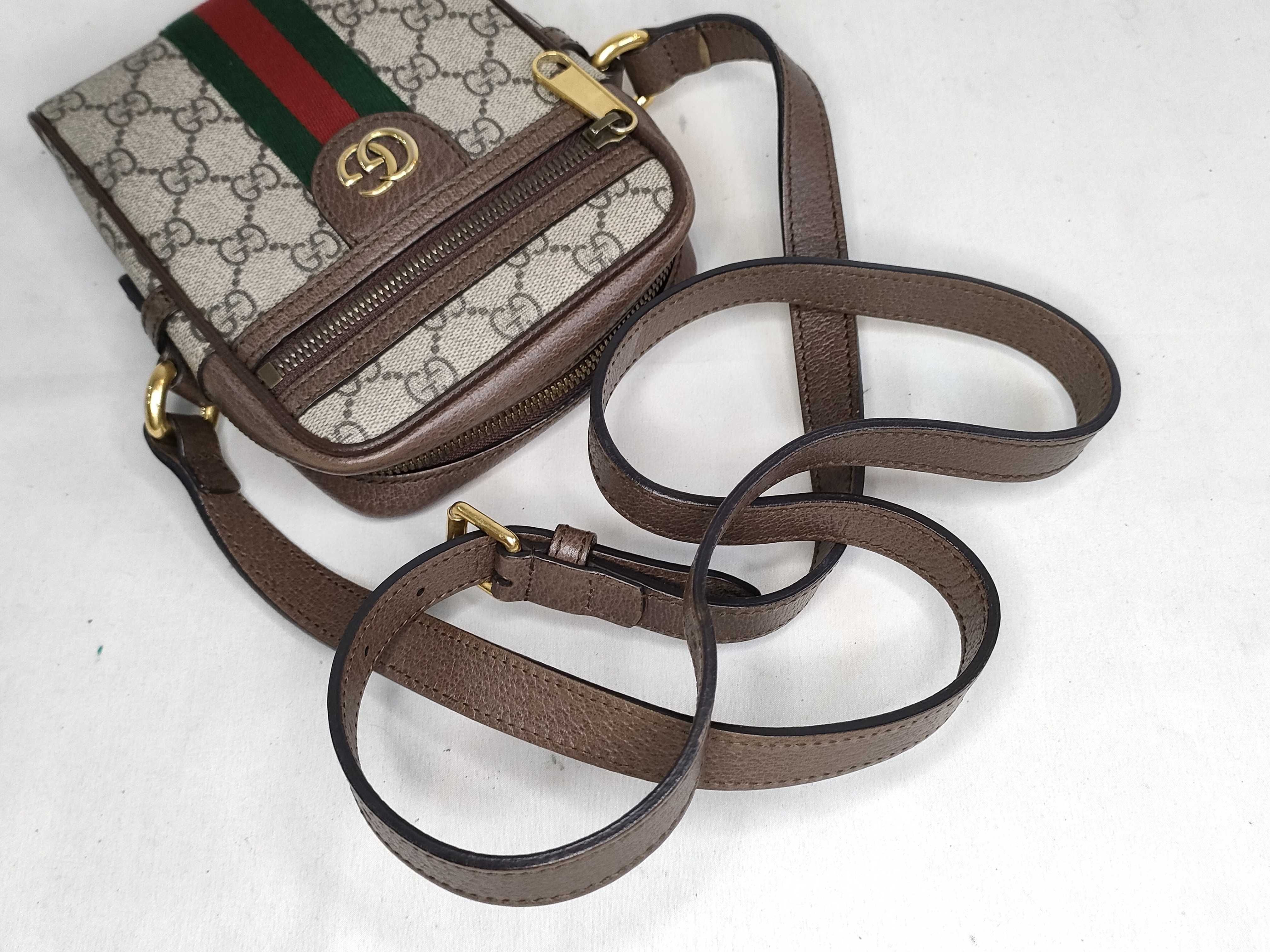 GG Supreme Shoulder Bag — view 3