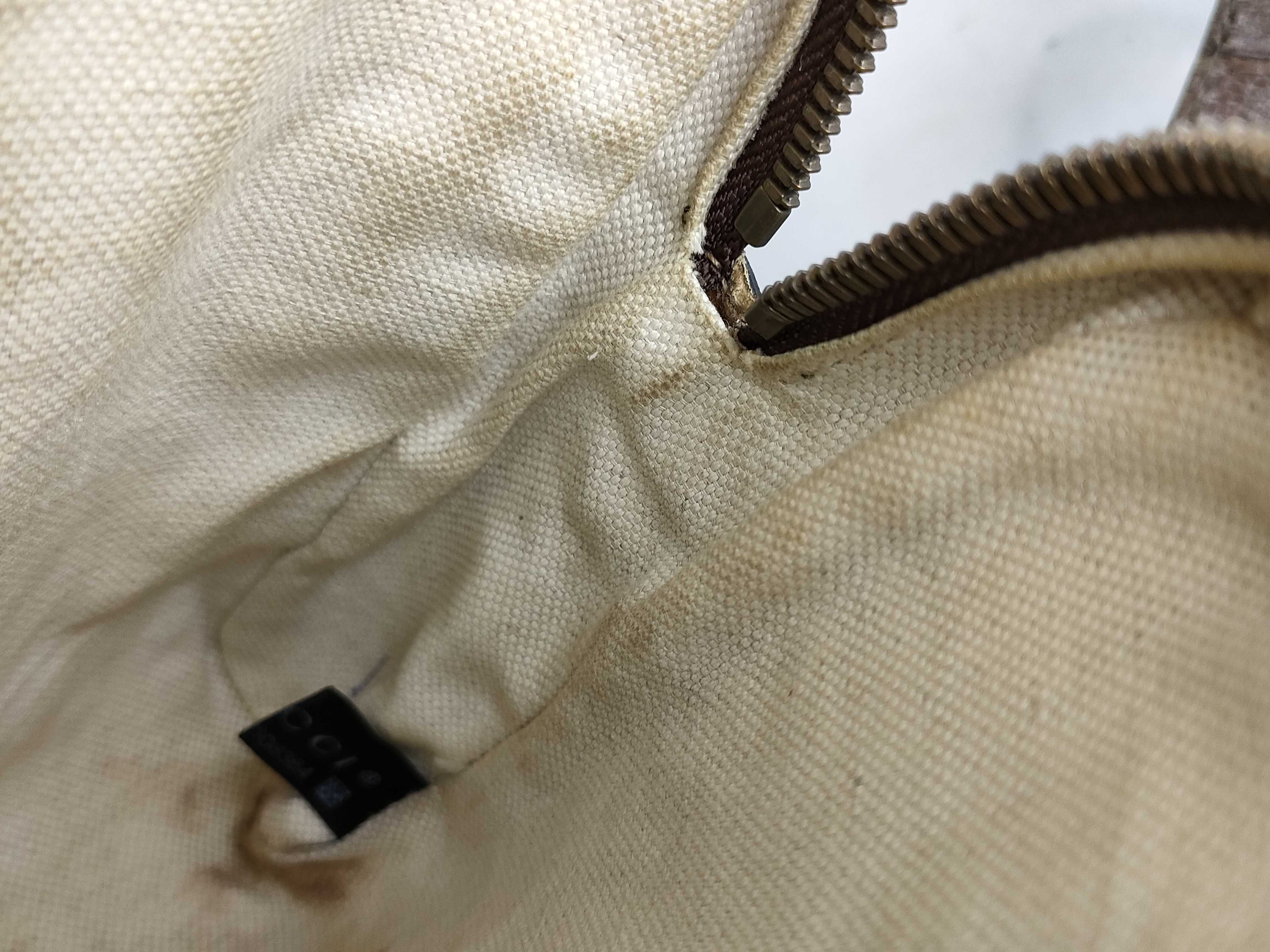 GG Supreme Shoulder Bag — view 9