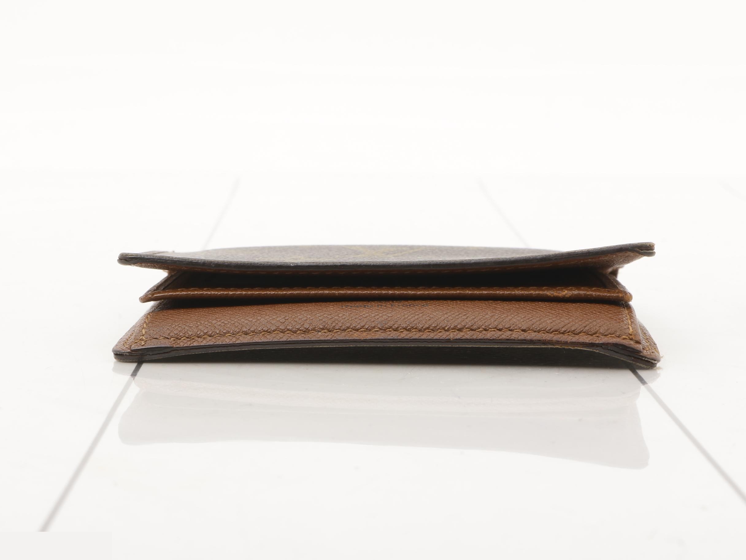 Pass case — view 3