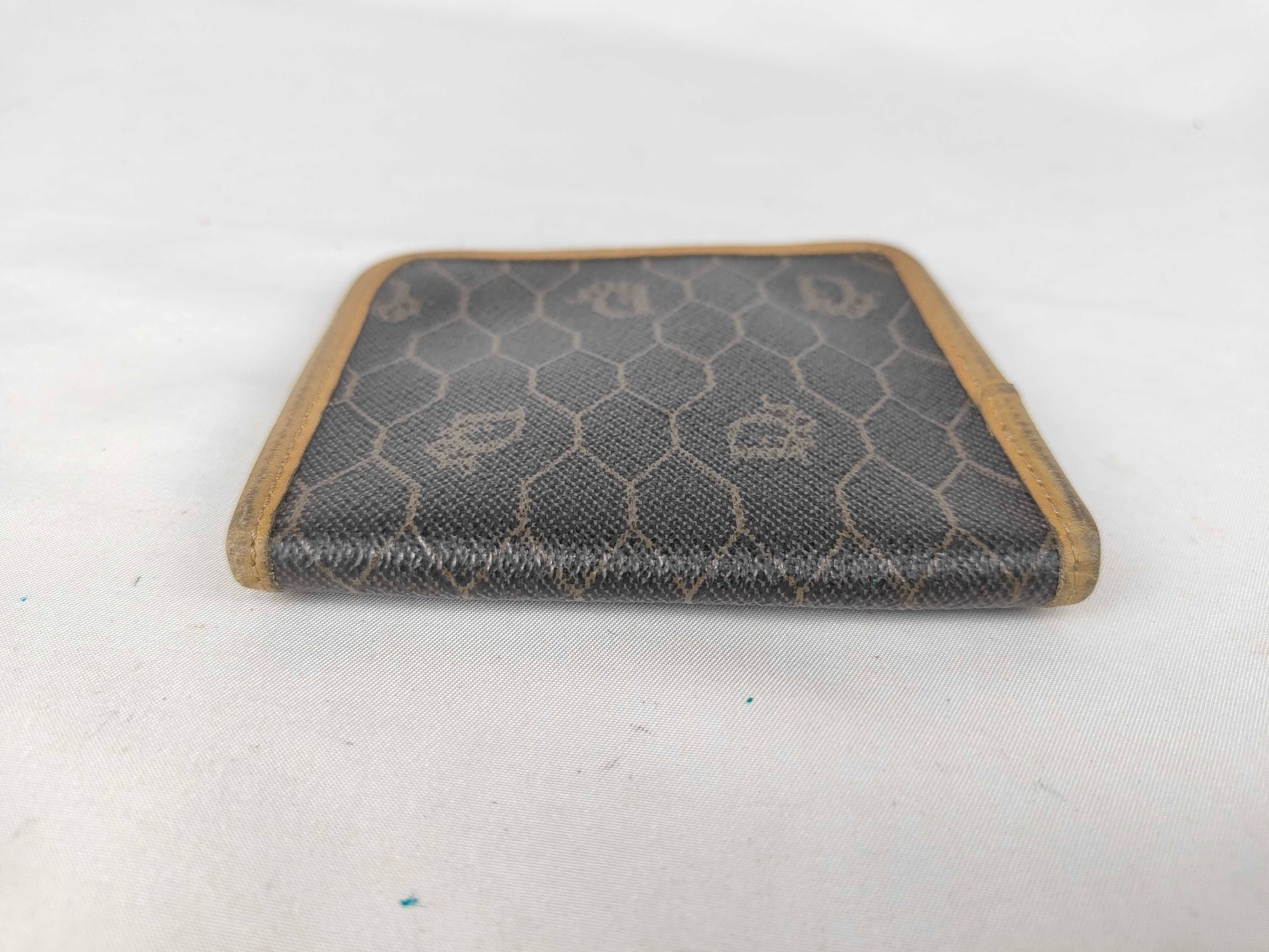 Honeycomb Pattern Coin Case — view 3