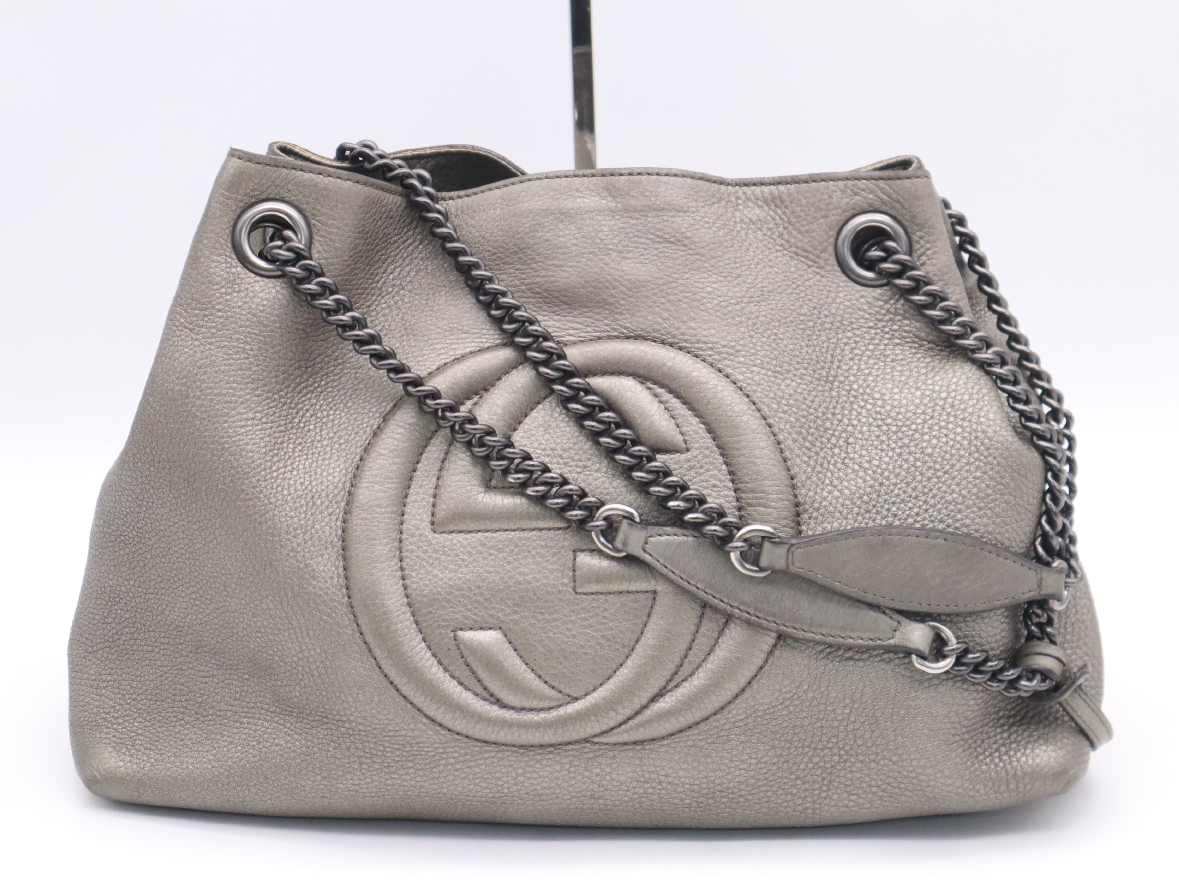 Leather Soho Interlocking G Chain Shoulder Bag, Gray Metallic Silver Hardware, with Charm.