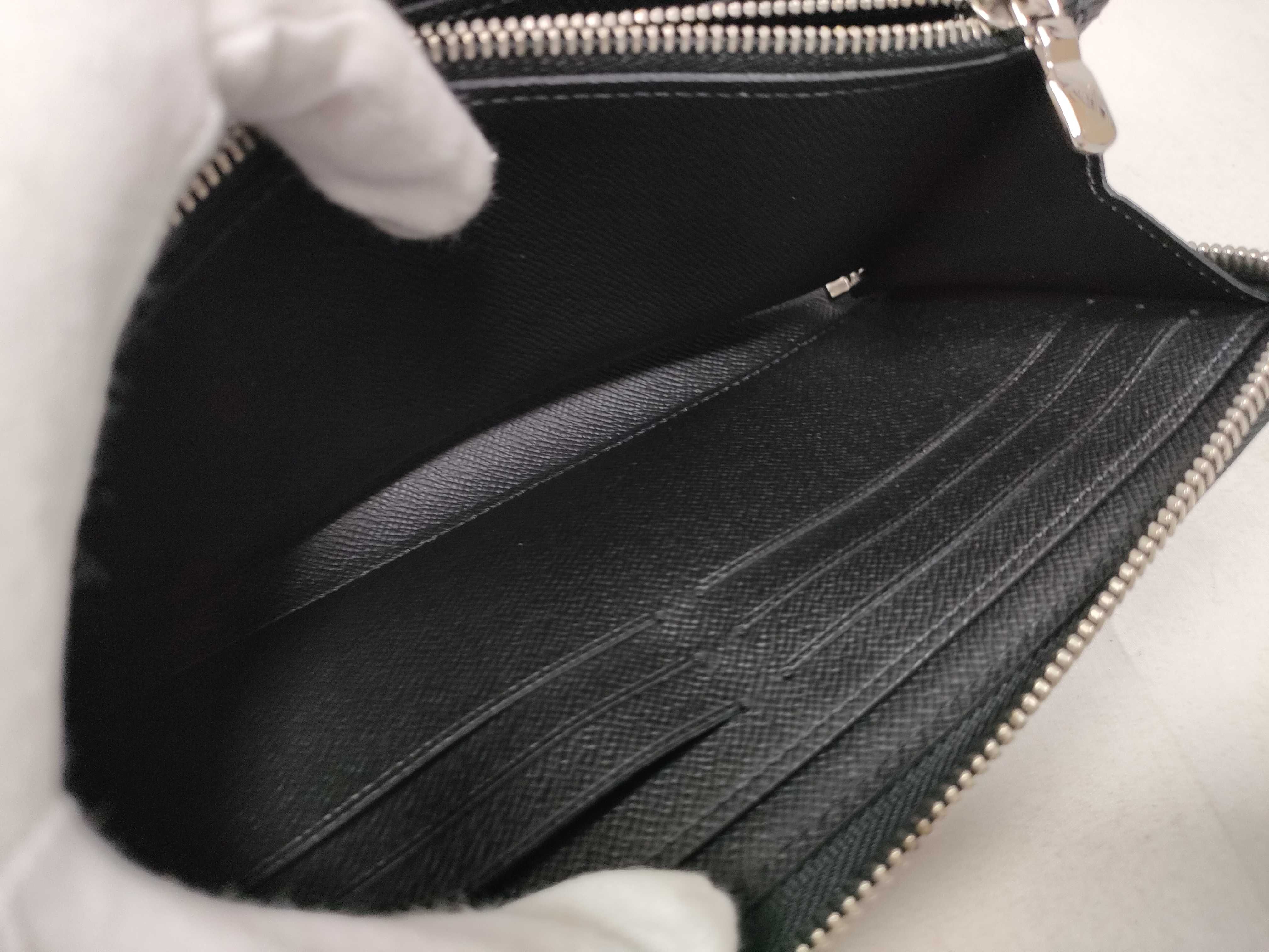 Taiga Leather Long Wallet (Black) — view 14