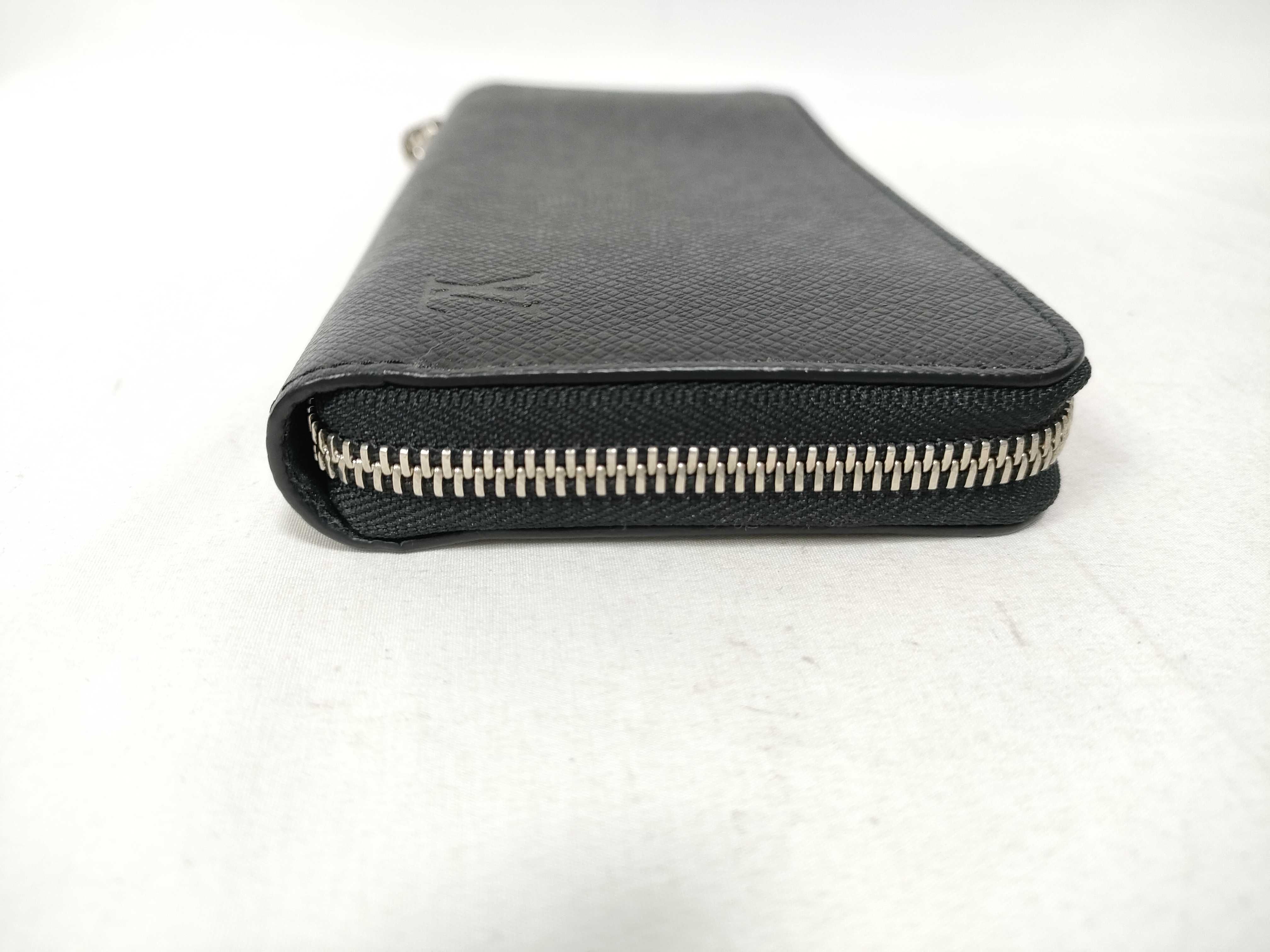 Taiga Leather Long Wallet (Black) — view 4