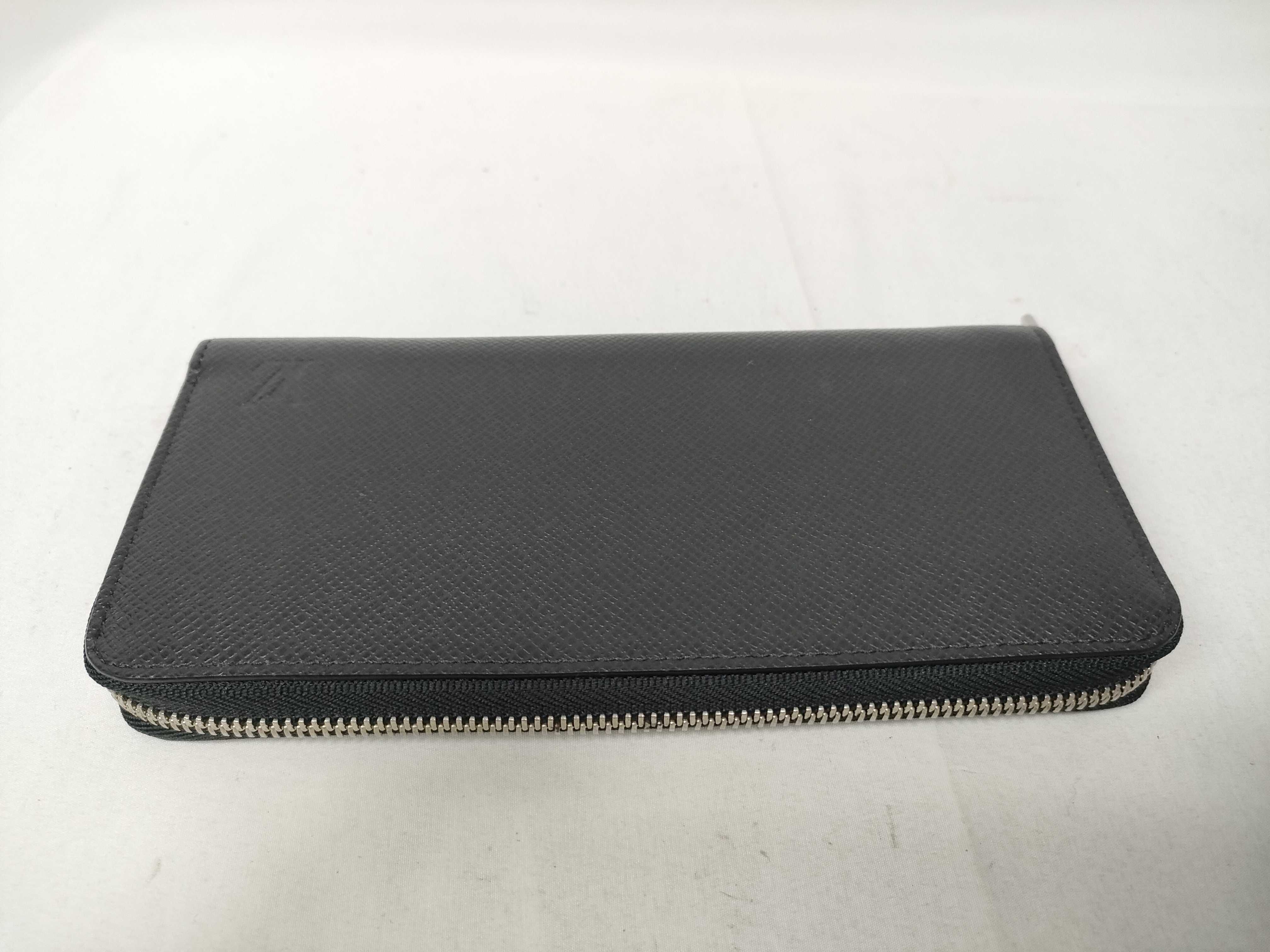 Taiga Leather Long Wallet (Black) — view 8