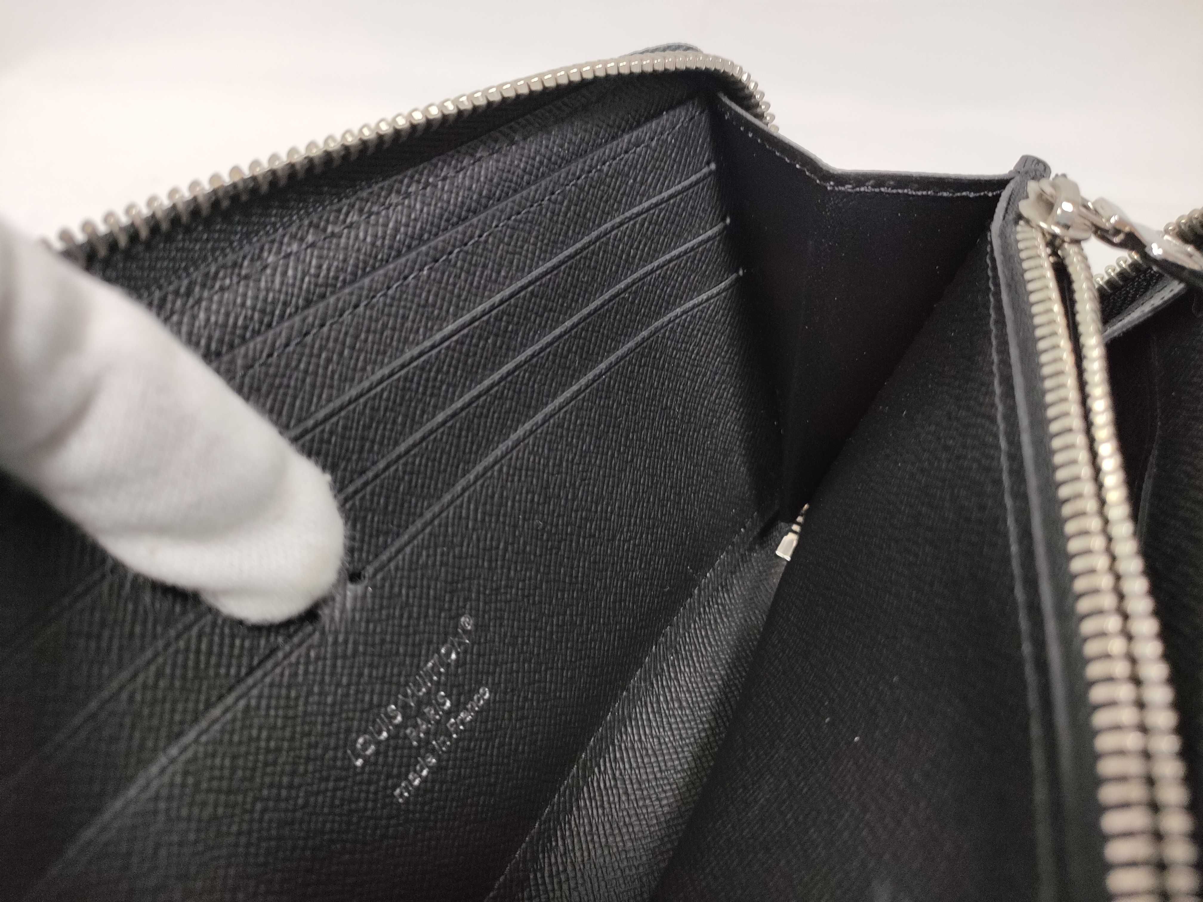Taiga Leather Long Wallet (Black) — view 10