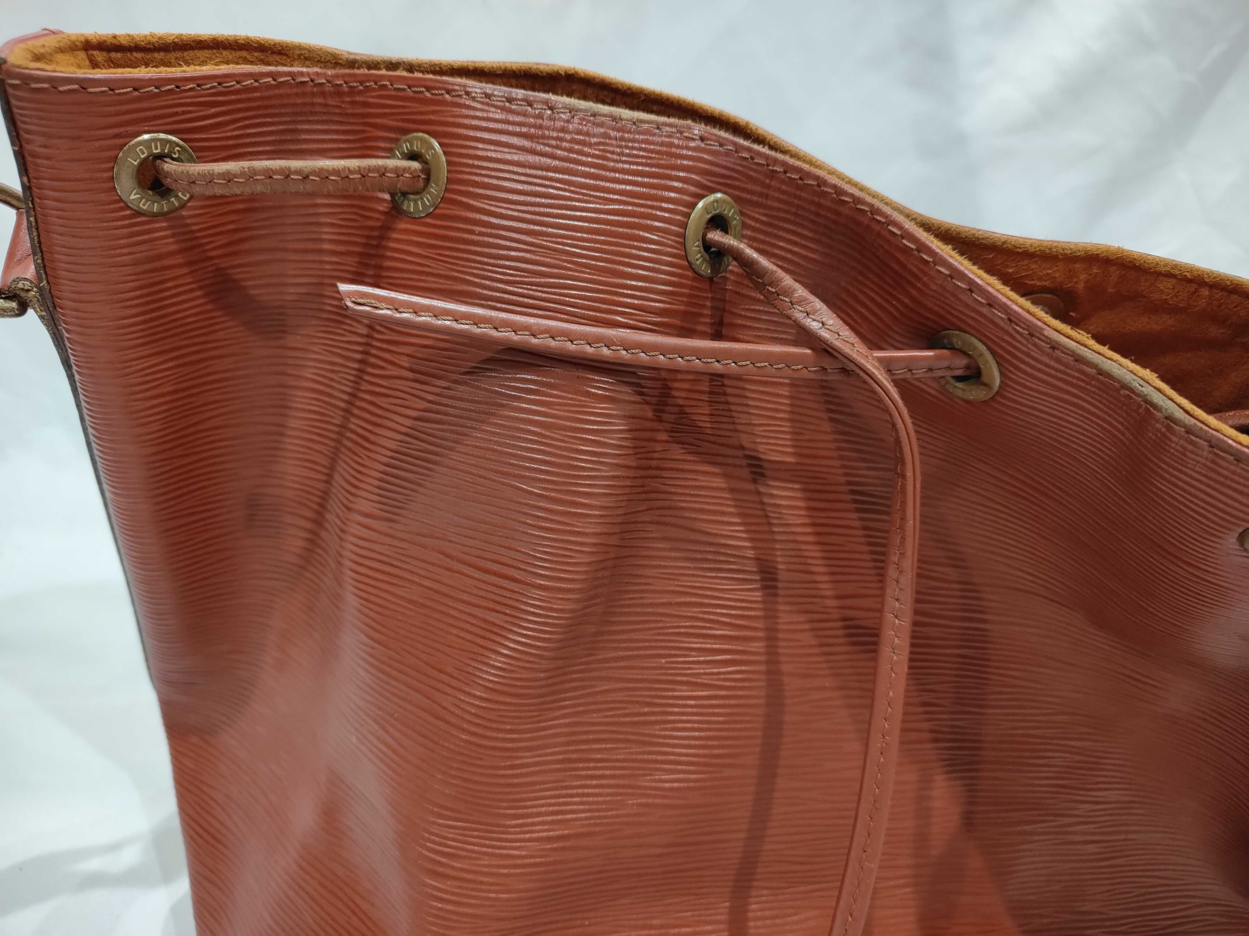 Epi Petit Noé Shoulder Bag — view 13