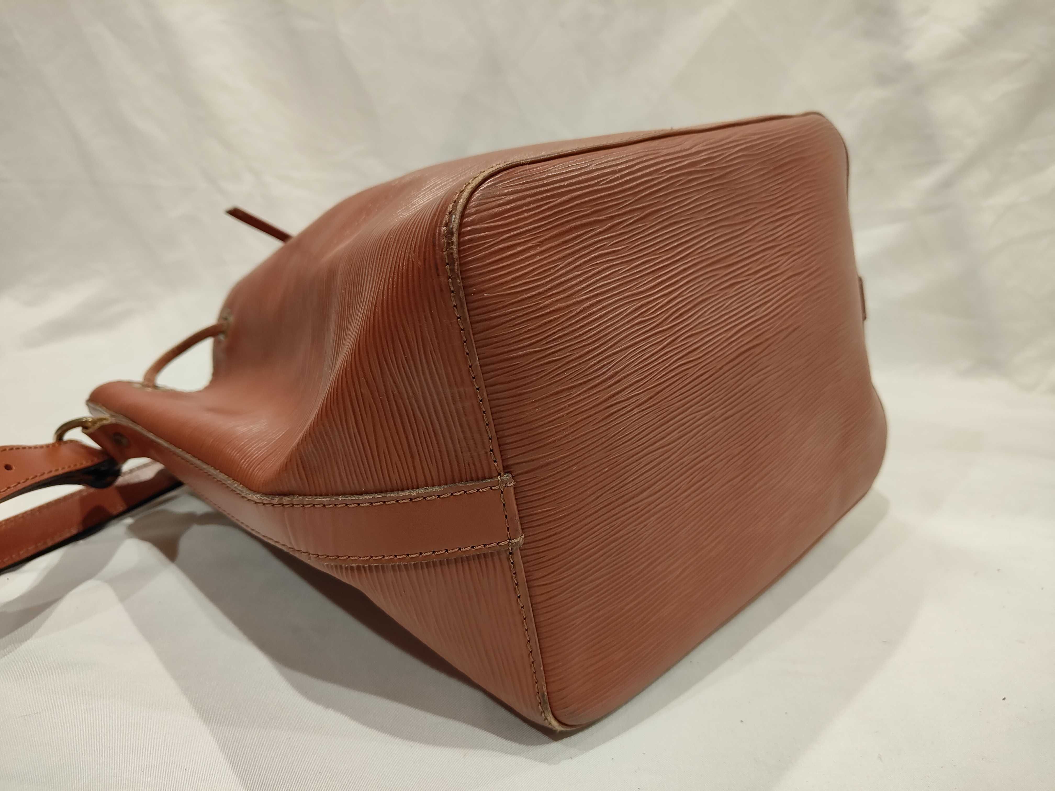 Epi Petit Noé Shoulder Bag — view 4