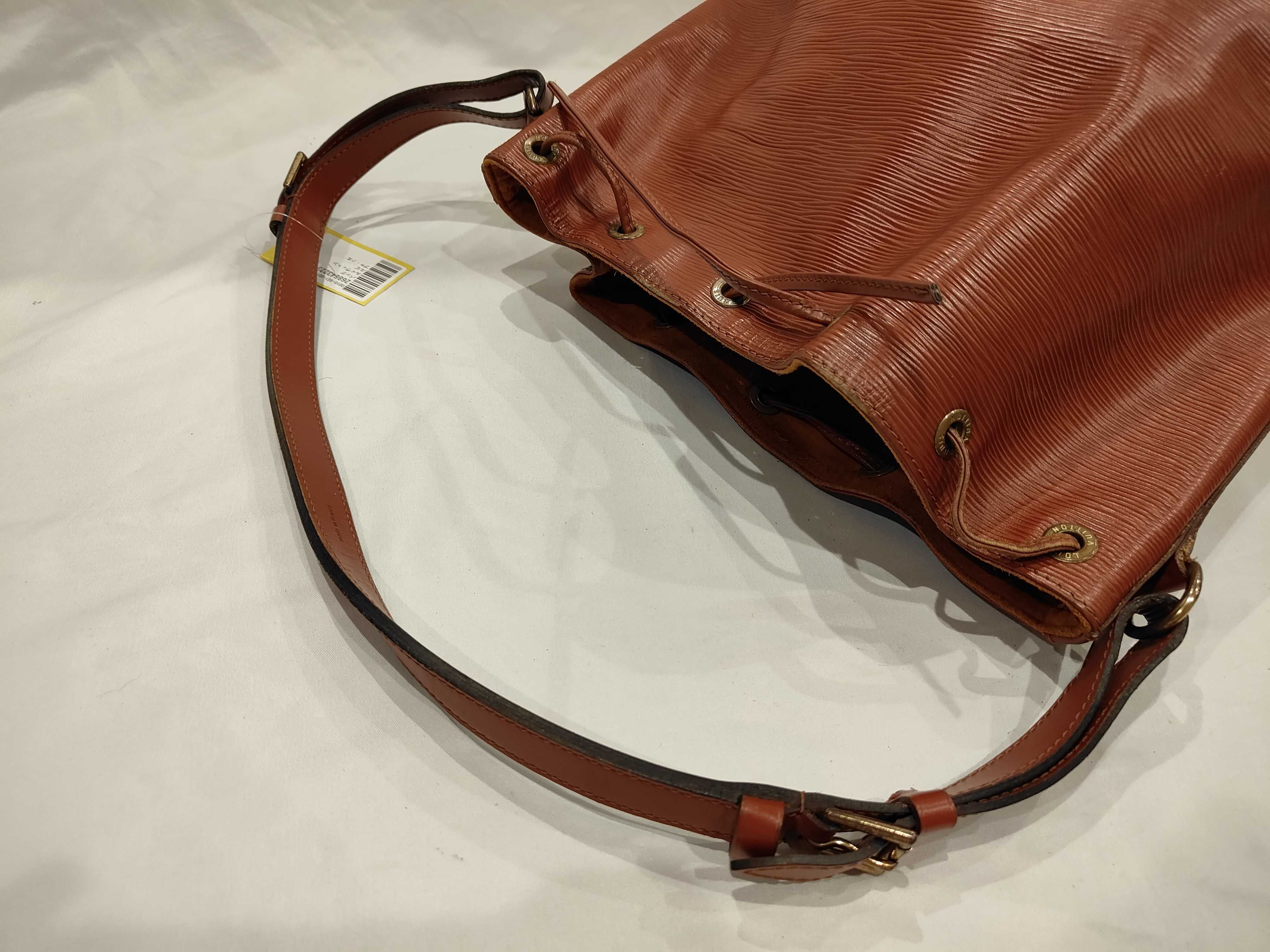 Epi Petit Noé Shoulder Bag — view 6