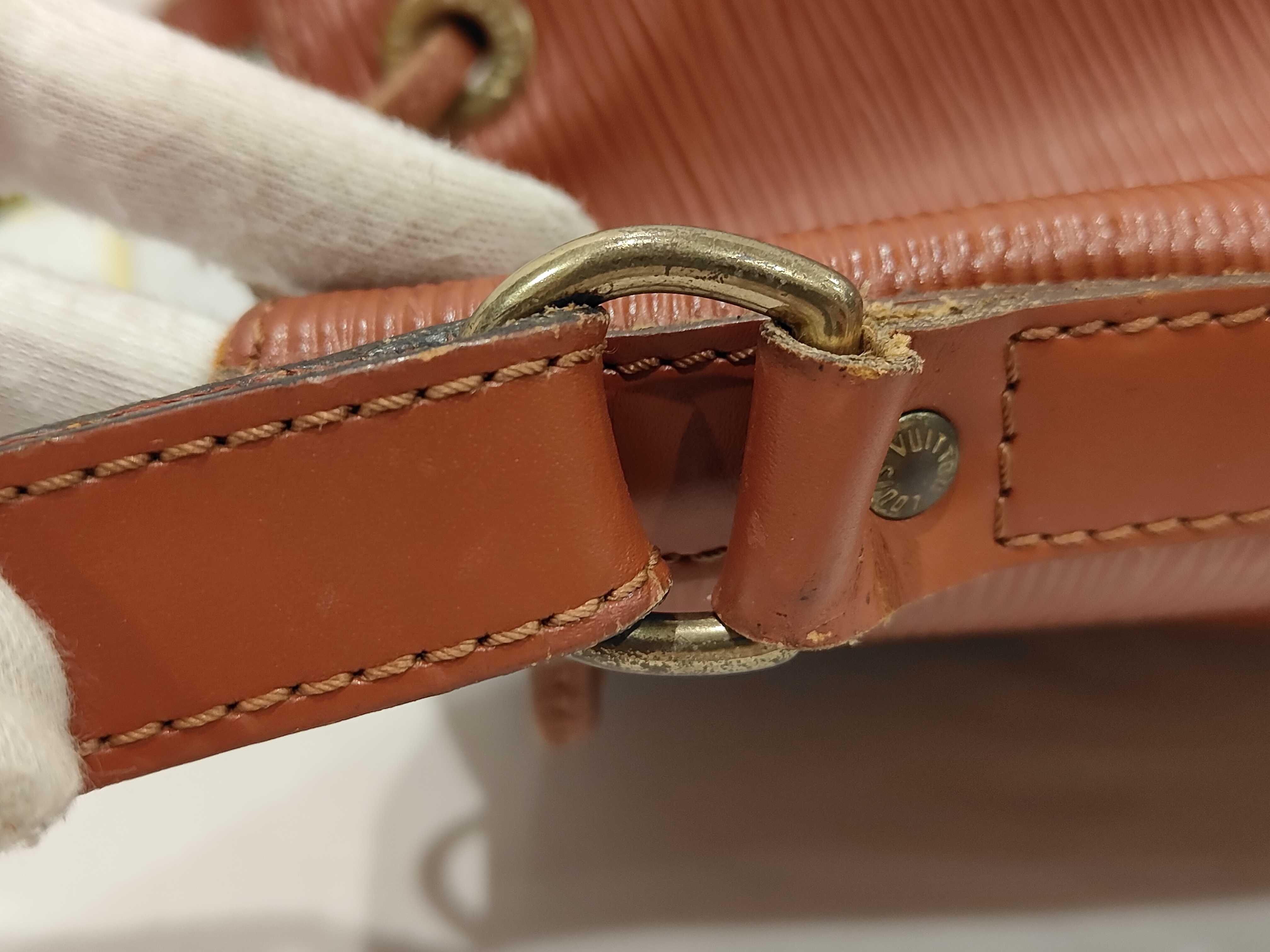 Epi Petit Noé Shoulder Bag — view 9