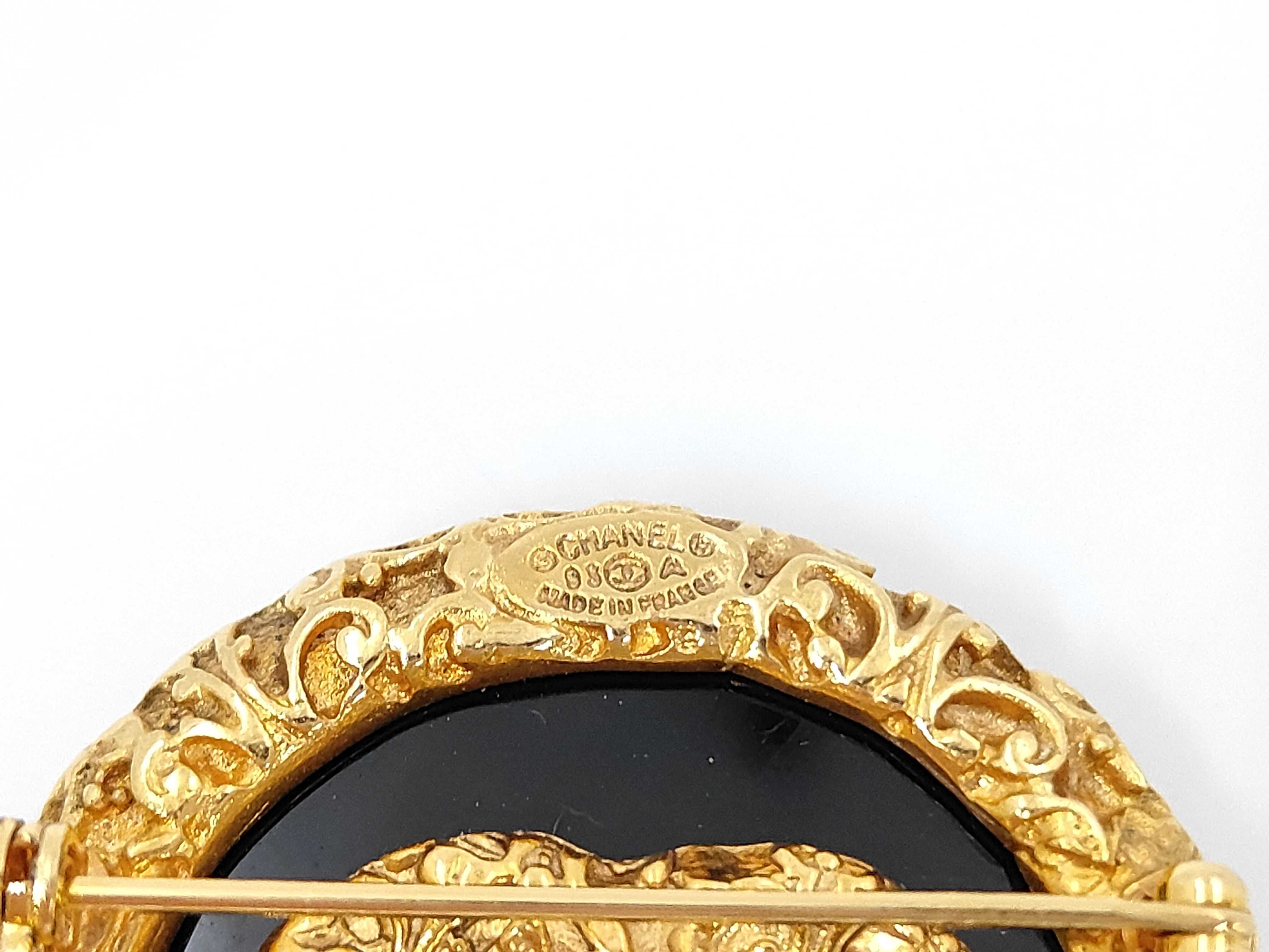 brooch — view 3
