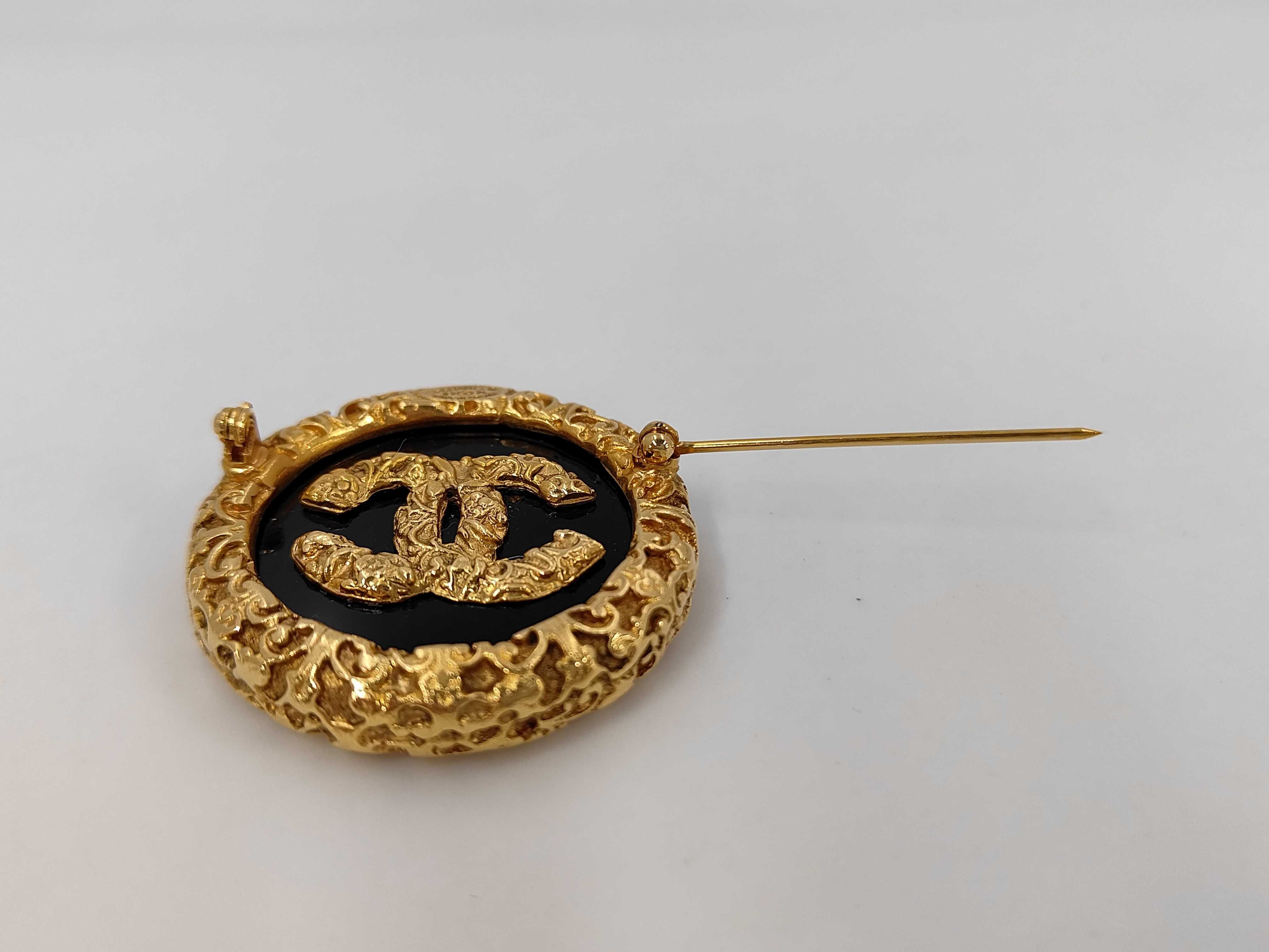 brooch — view 5