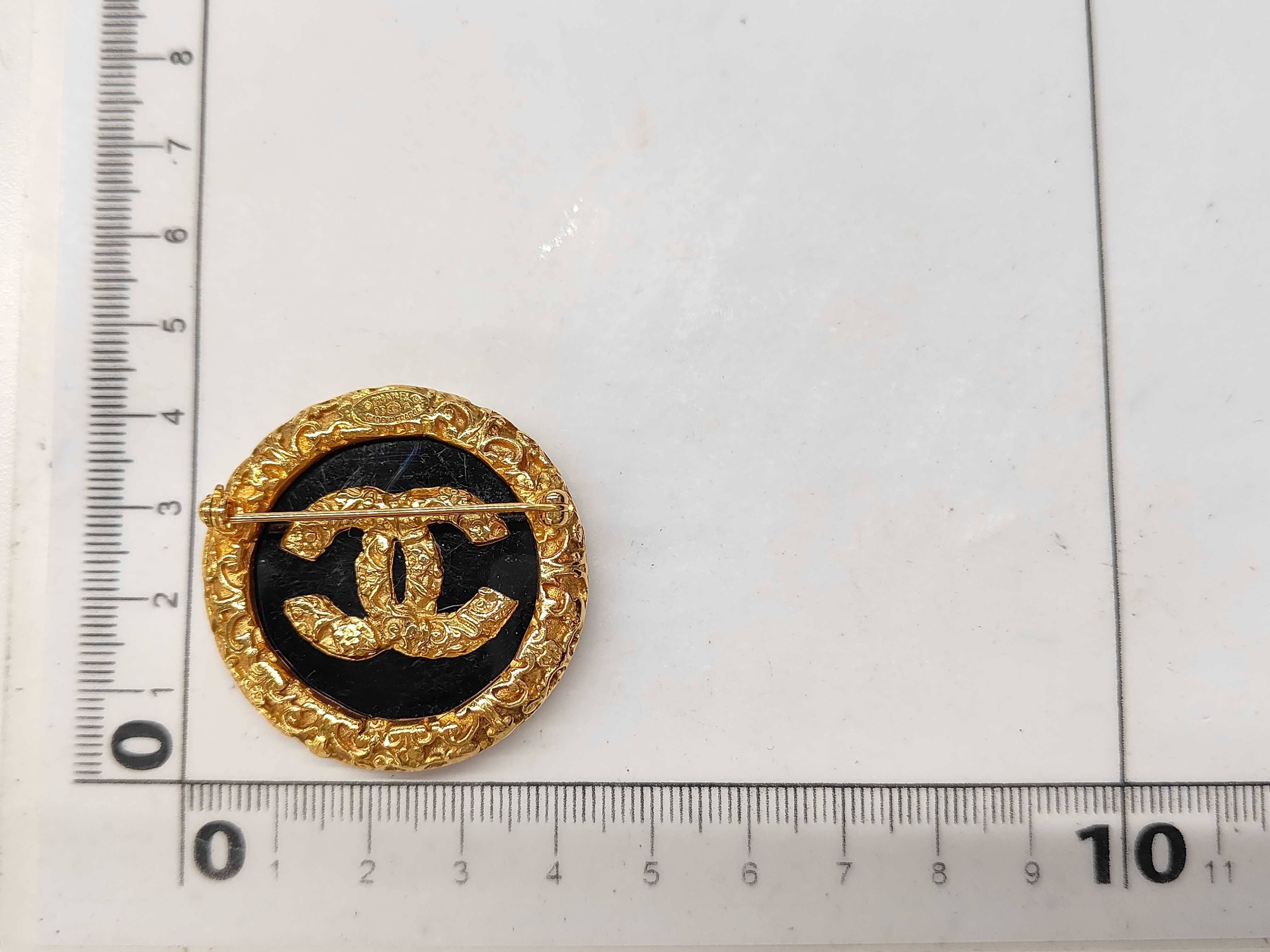 brooch — view 6