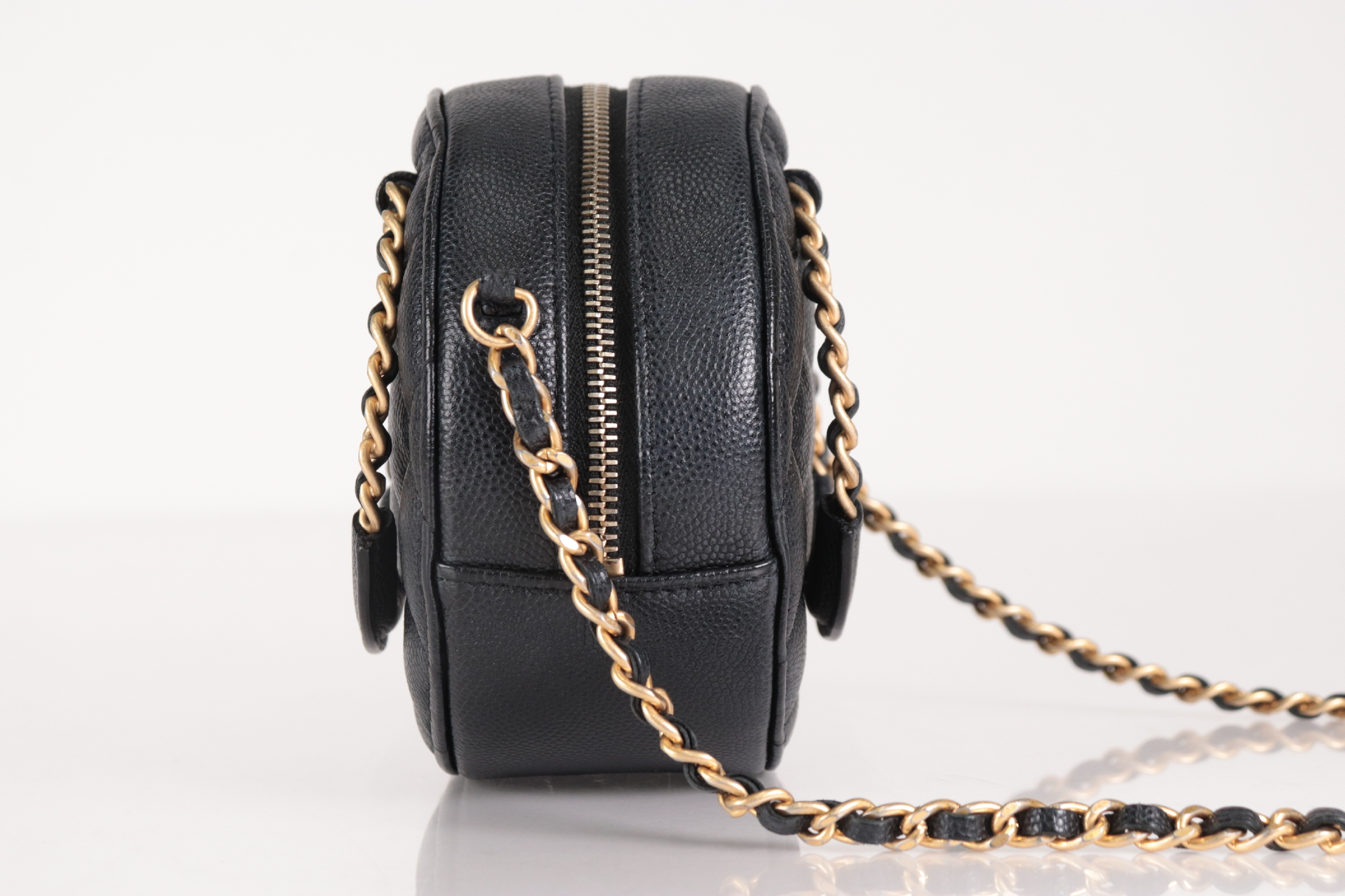 2-way Caviar Leather Circle Chain Shoulder Bag (Serial Number 29) — view 3