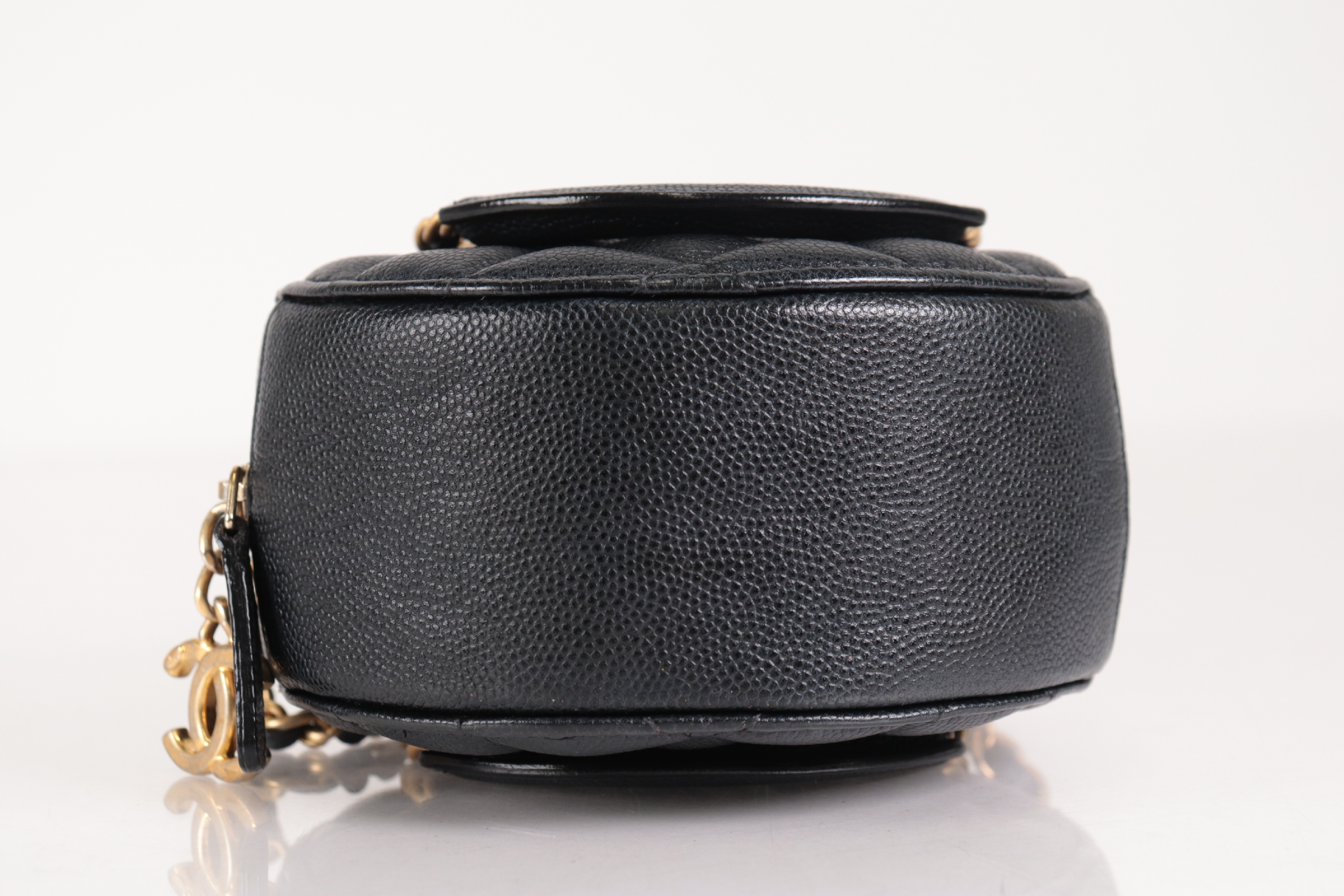 2-way Caviar Leather Circle Chain Shoulder Bag (Serial Number 29) — view 6