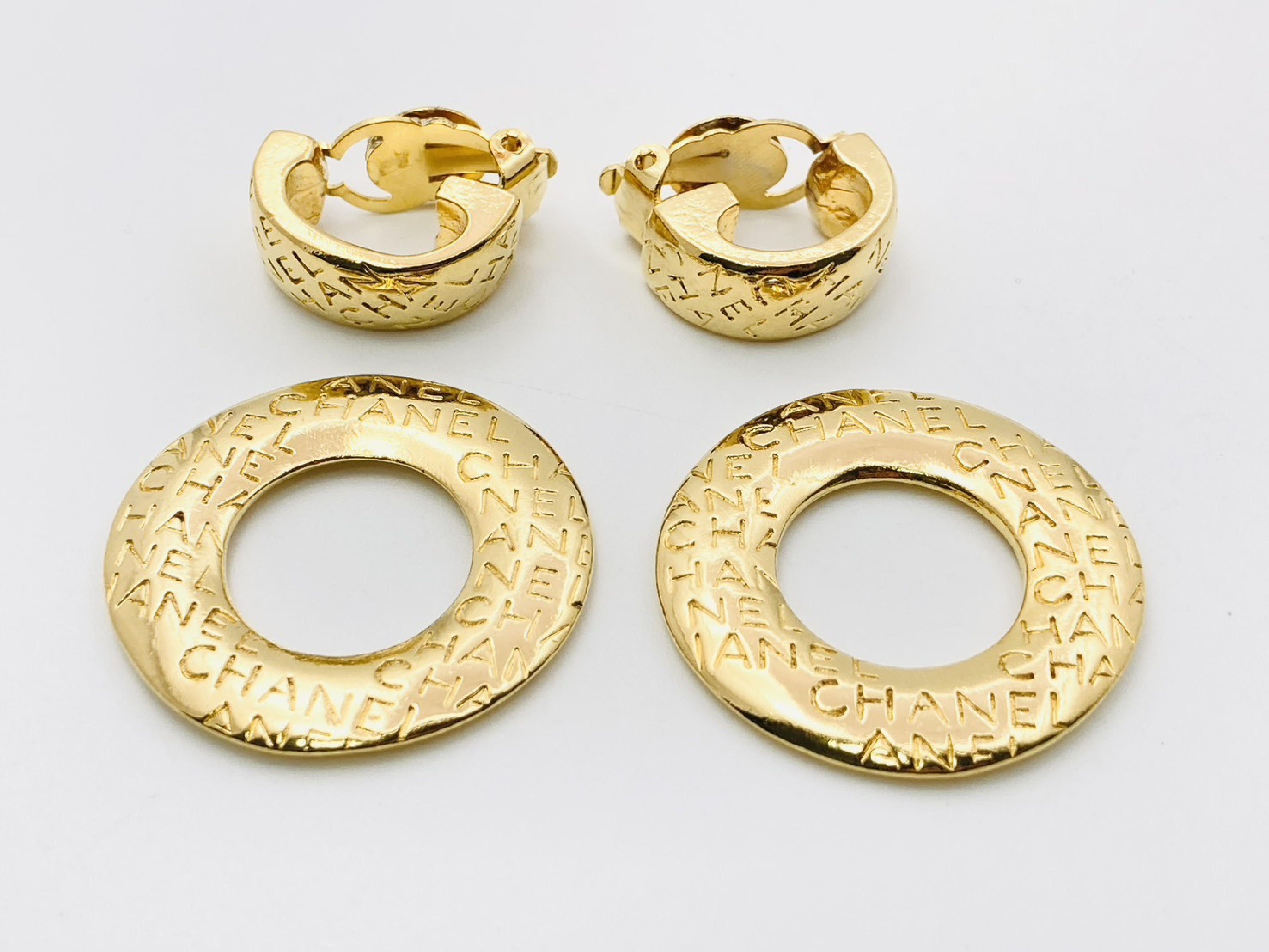 logo round circle hoop earrings (with comments) — view 3