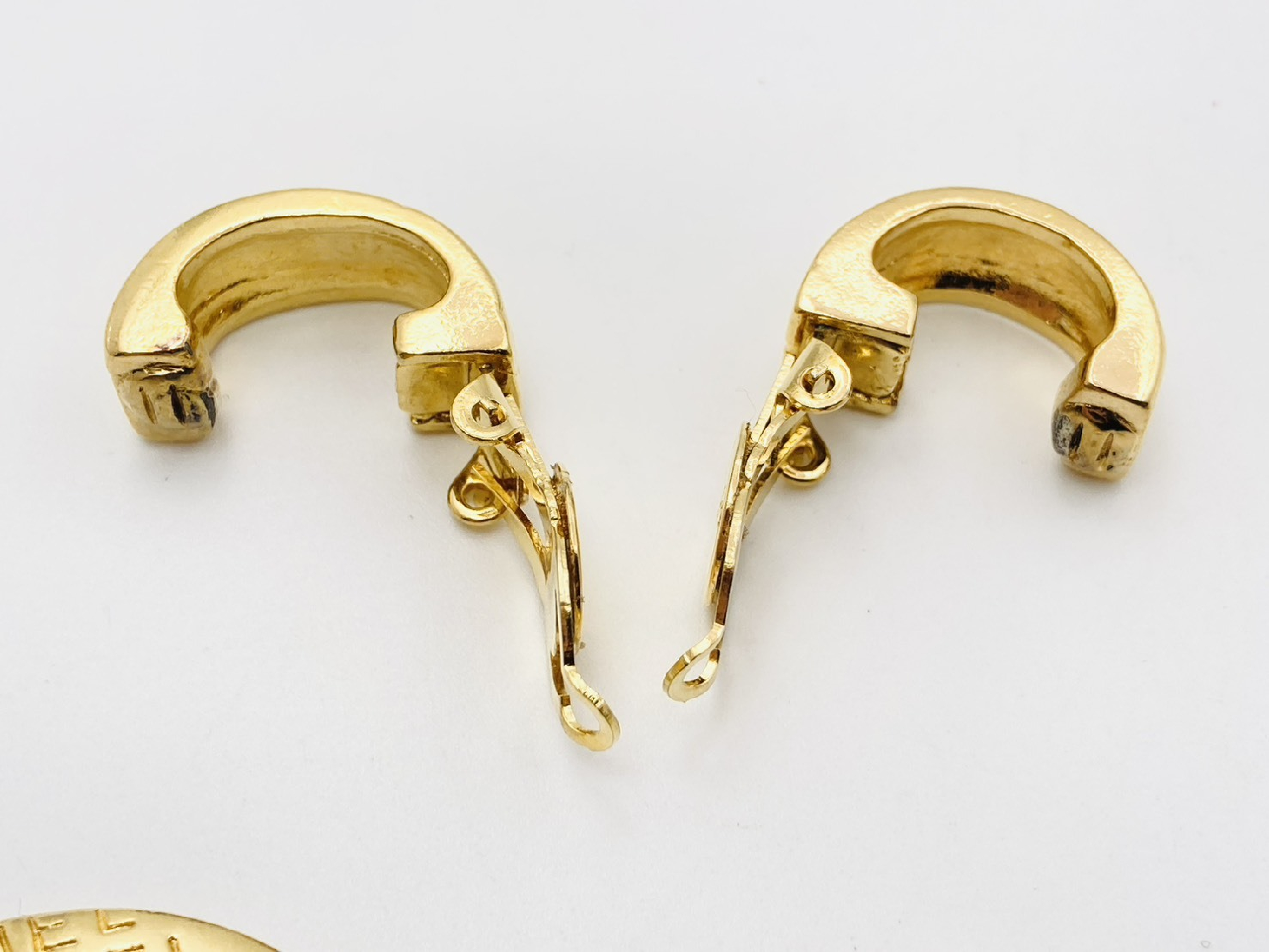 logo round circle hoop earrings (with comments) — view 5