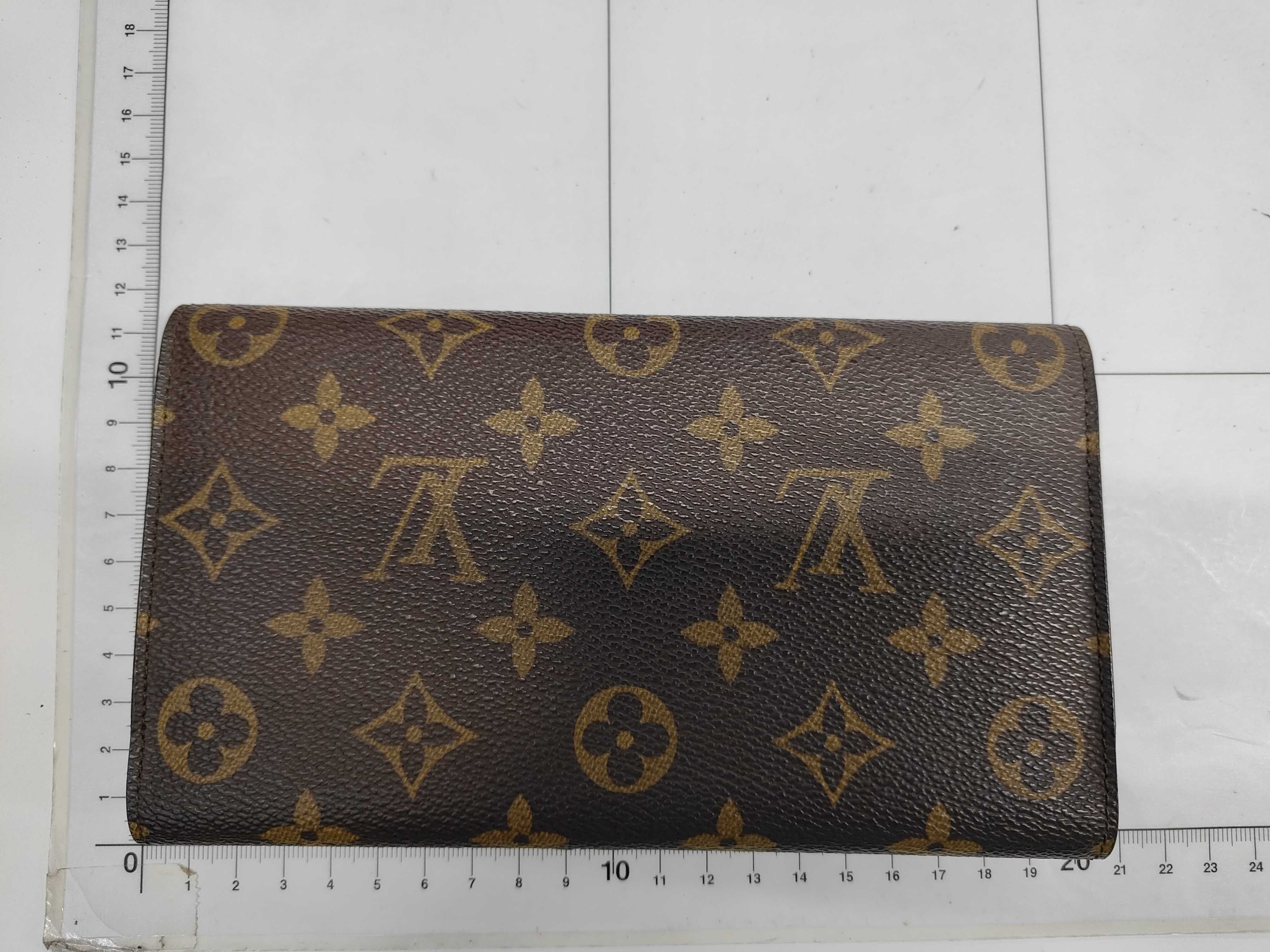 Portefeuille International Tri-fold Wallet Monogram M61215 Wallet — view 2