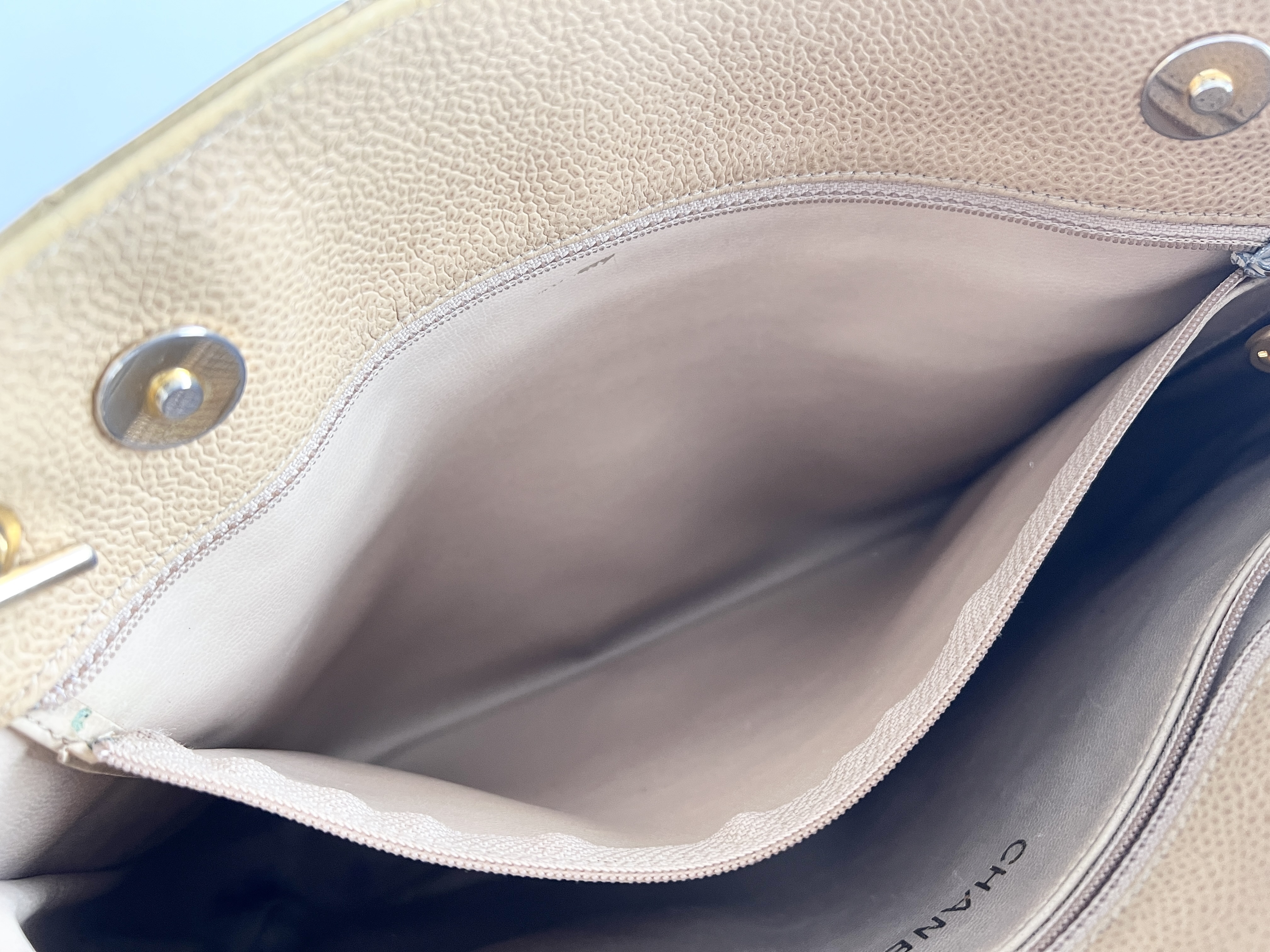 Matelassé Coco Mark Coco Ball Caviar Skin Leather Chain Tote Bag Shoulder Bag (Series 2) — view 9